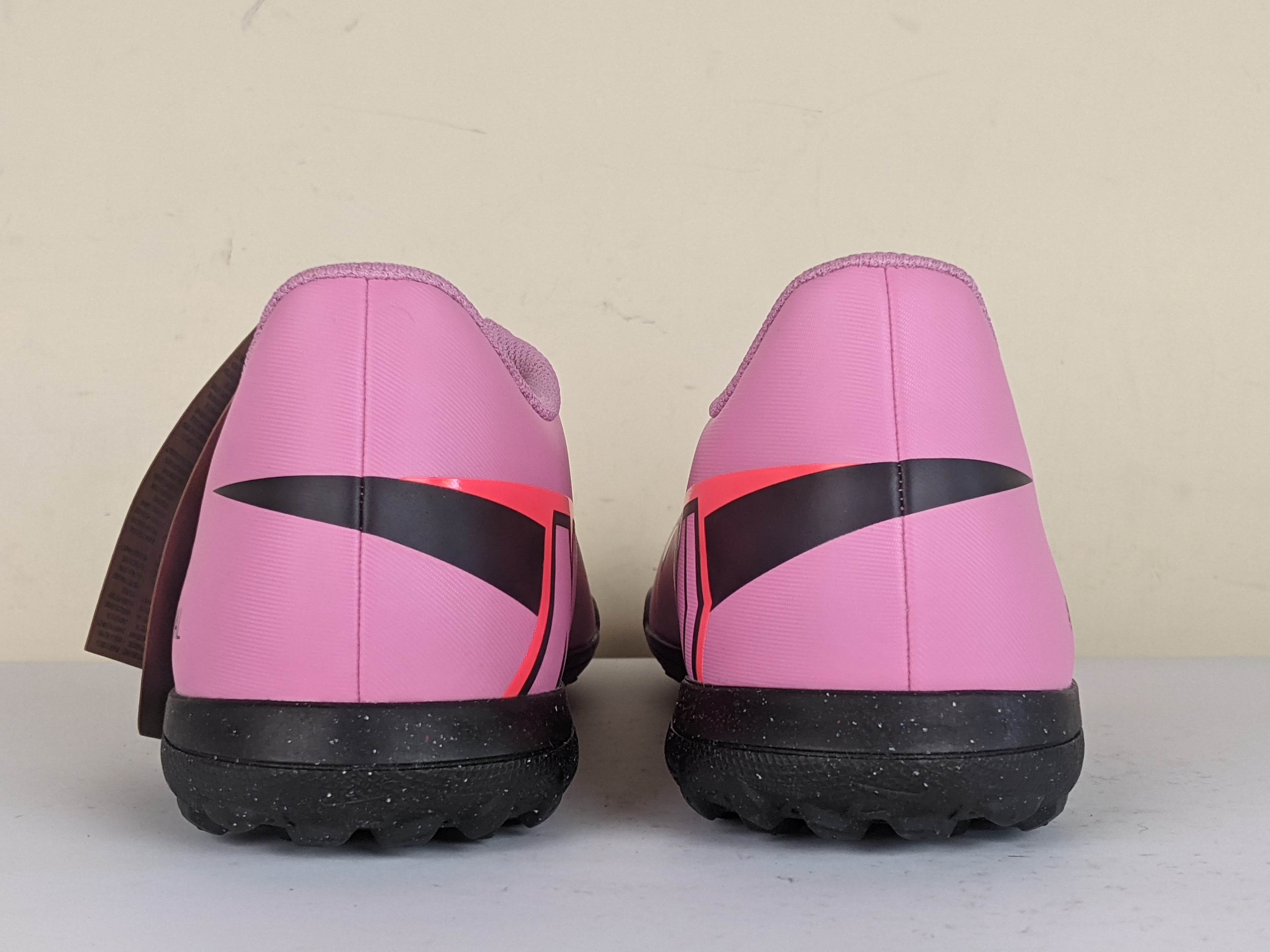 Nike Mercurial Vapor 16 Club TF Scary Good - Magic Flamingo/Black/Total Crimson (Brand New)