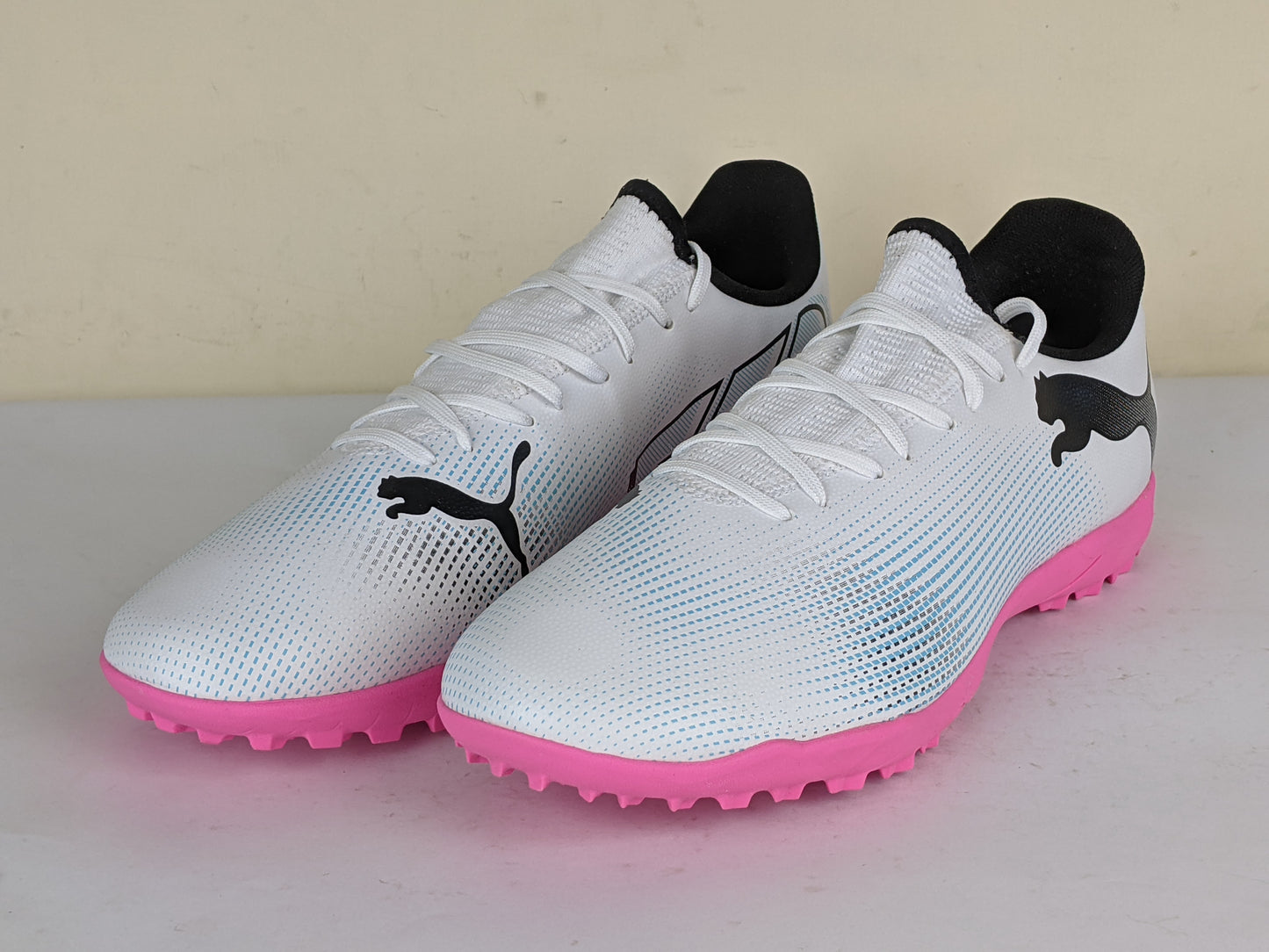 PUMA Future 7 Play TT Phenomenal - PUMA White/PUMA Black/Poison Pink (Brand New)