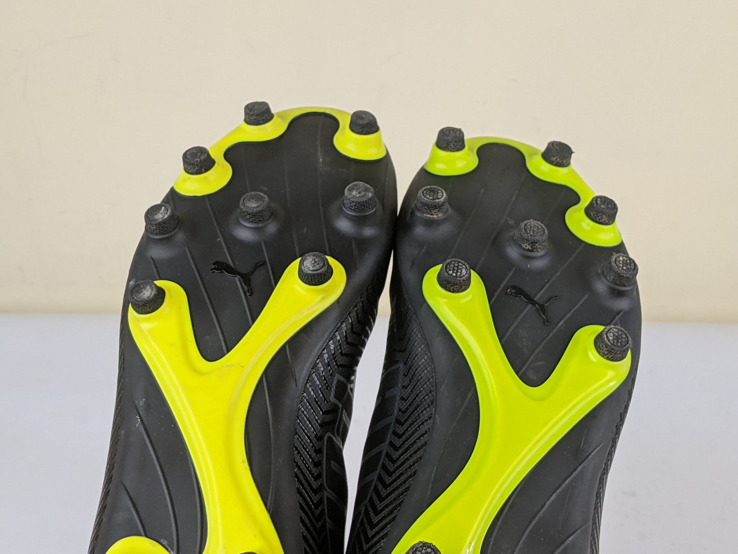 Puma Finesse Laceless FG 'Black/Yellow Alert
