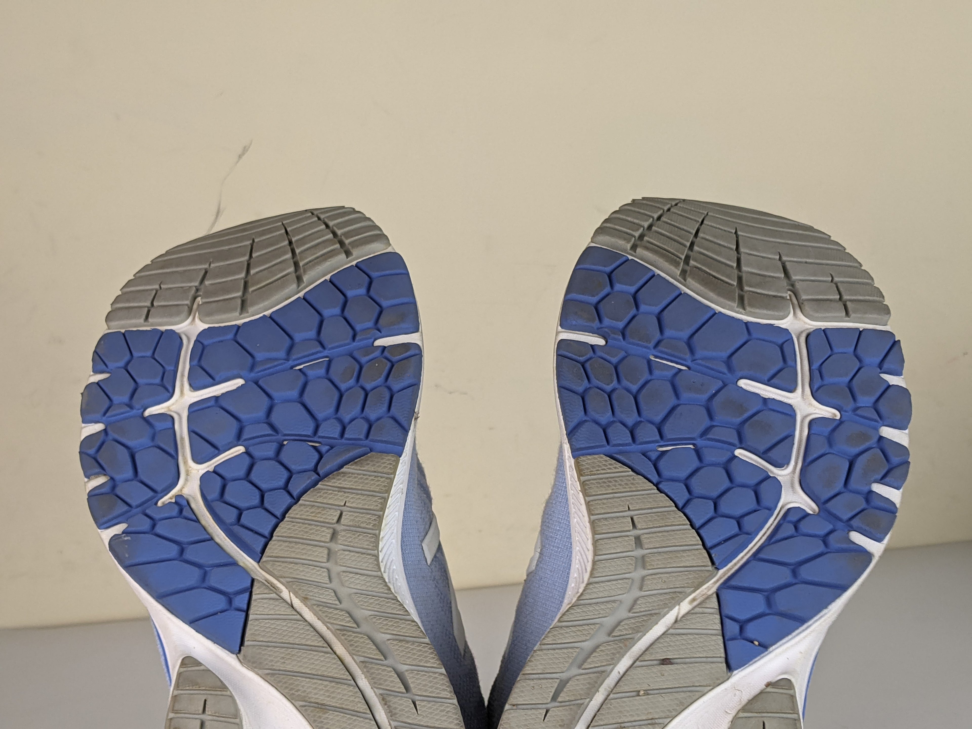 New Balance W860A11 trainers