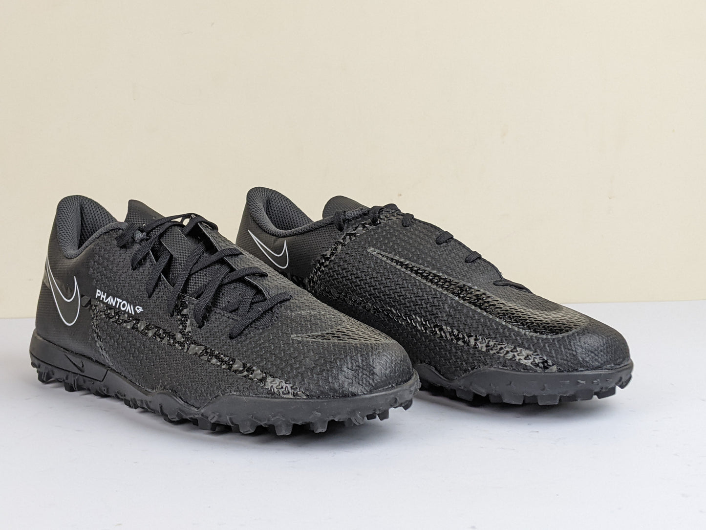 Nike Phantom GT 2 Club TF Shadow - Black/Summit White/Bright Crimson (Brand New)
