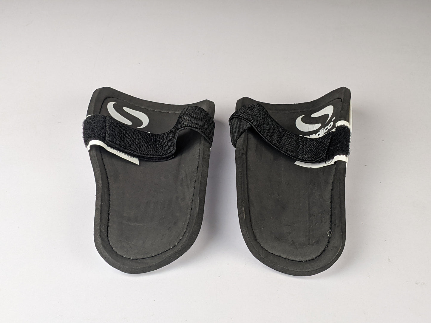 Sondico Flair Flip Shin Guards 'White/Black