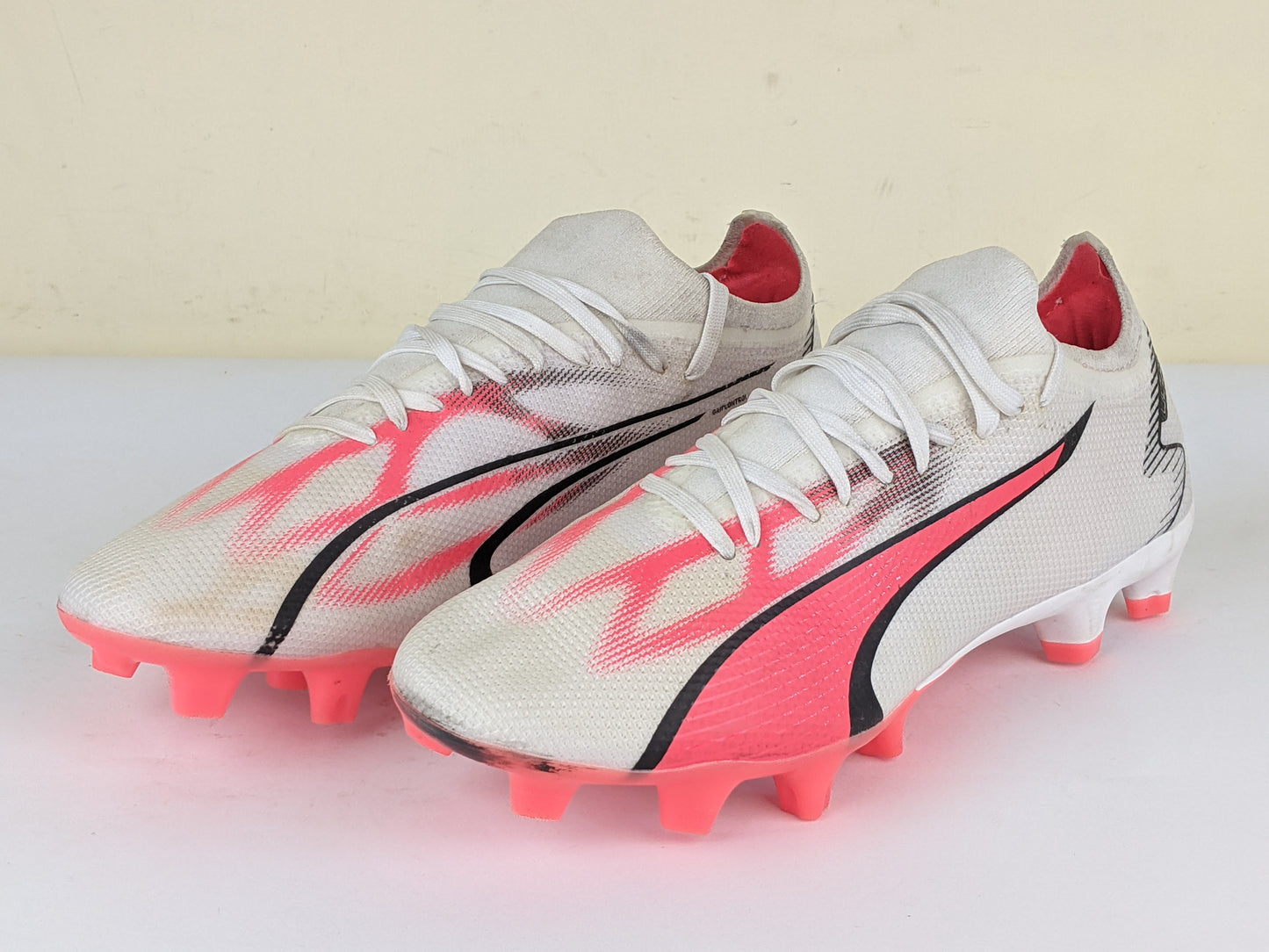 PUMA Ultra Match FG/AG Breakthrough - PUMA White/PUMA Black/Fire Orchid