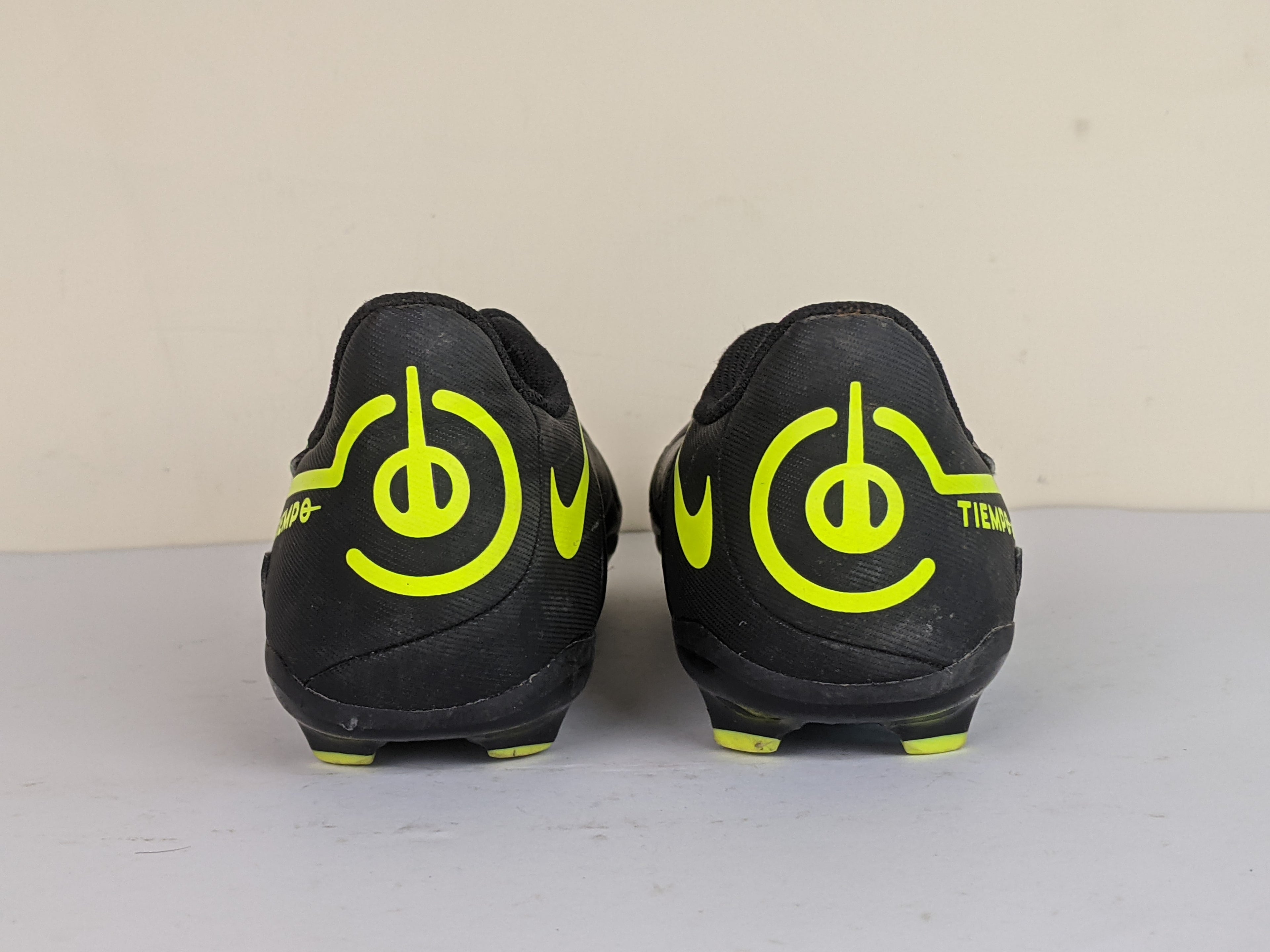 Nike Tiempo Legend 9 Club MG Black/Volt