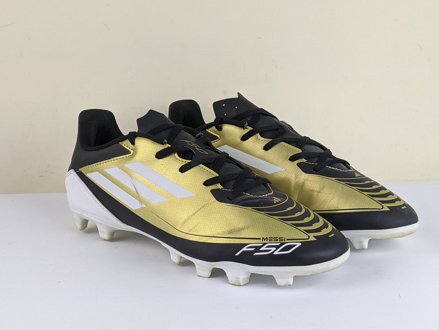 adidas F50 Messi Club FxG Triunfo Dorado - Gold Metallic/Footwear White/Core Black