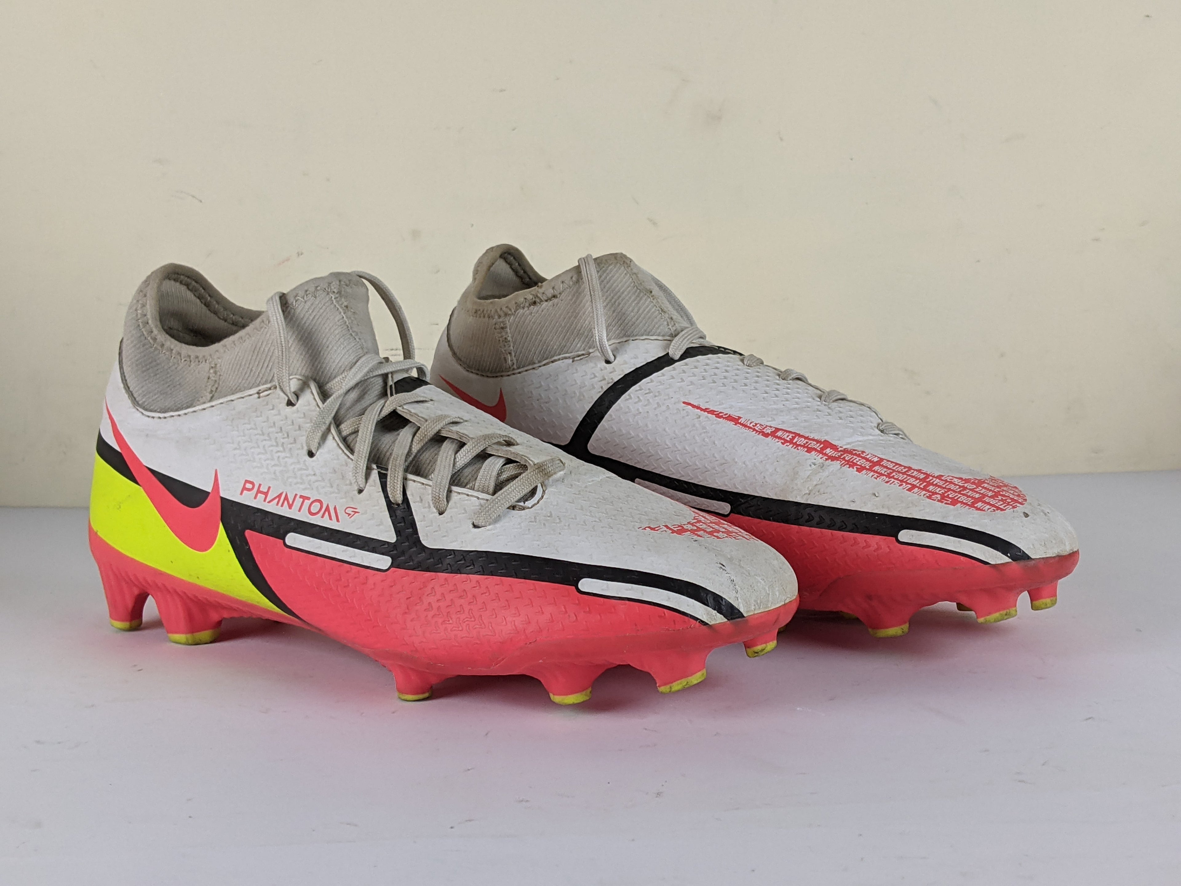 Nike Phantom GT 2 Academy DF MG Motivation - White/Bright Crimson/Volt