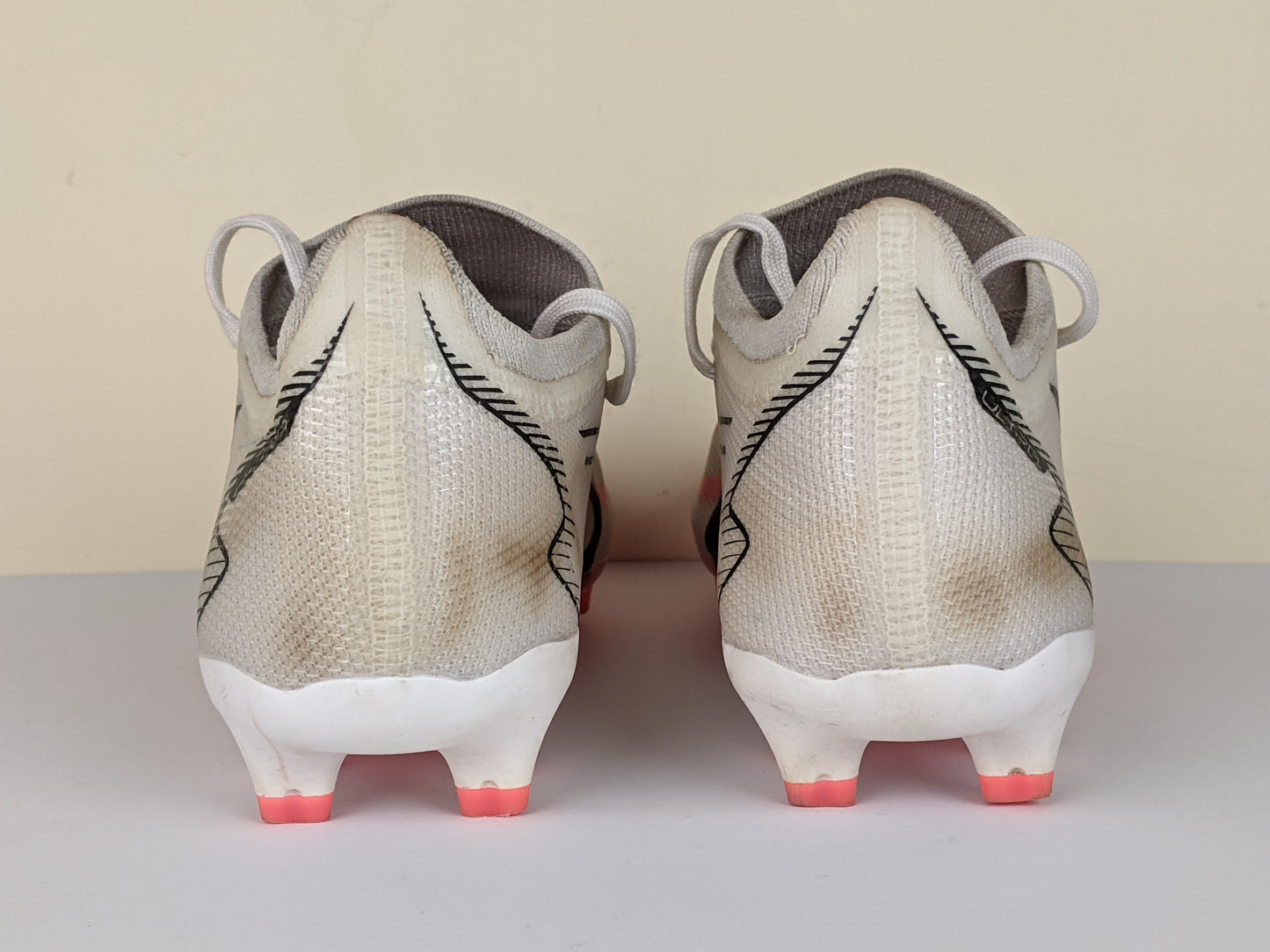 PUMA Ultra Match FG/AG Breakthrough - PUMA White/PUMA Black/Fire Orchid