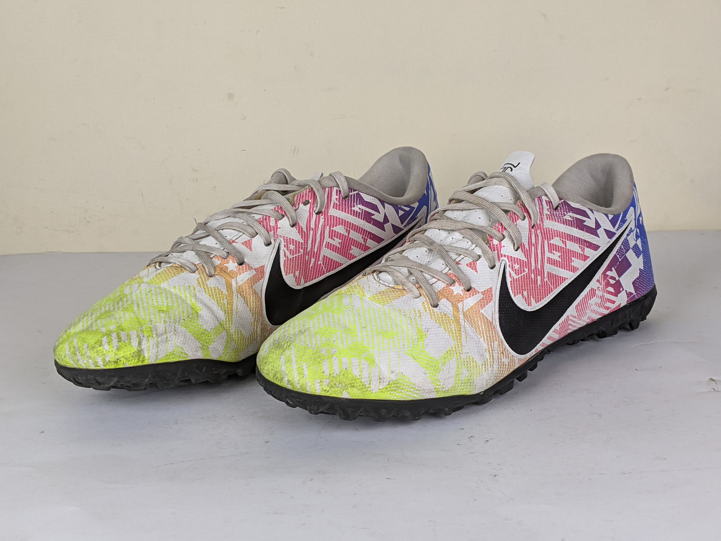 Nike Mercurial Vapor 13 Academy TF NJR Jogo Prismatico - White/Black/Racer Blue/Volt