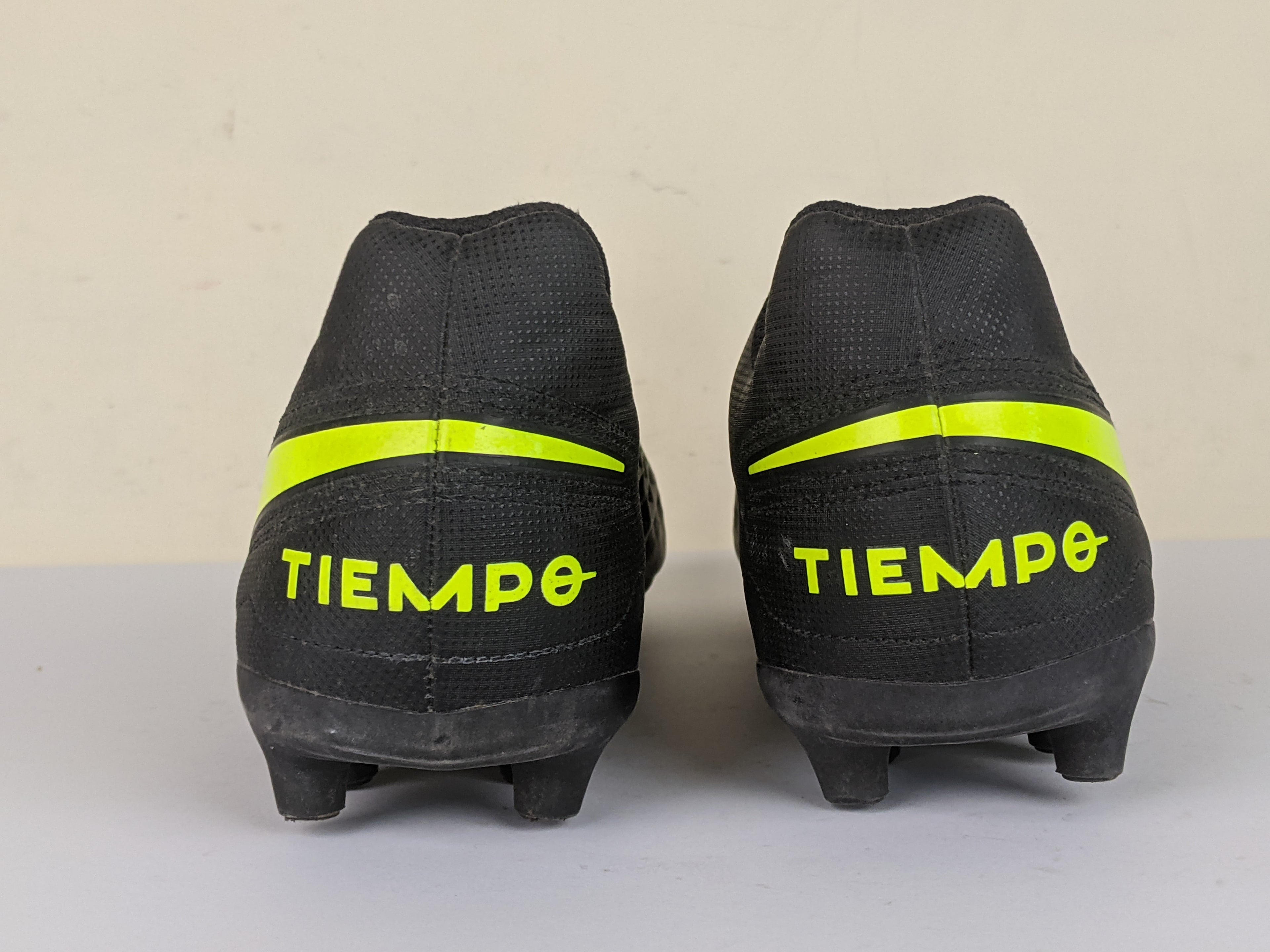 Nike Tiempo Legend 8 Club MG 'Black Volt'