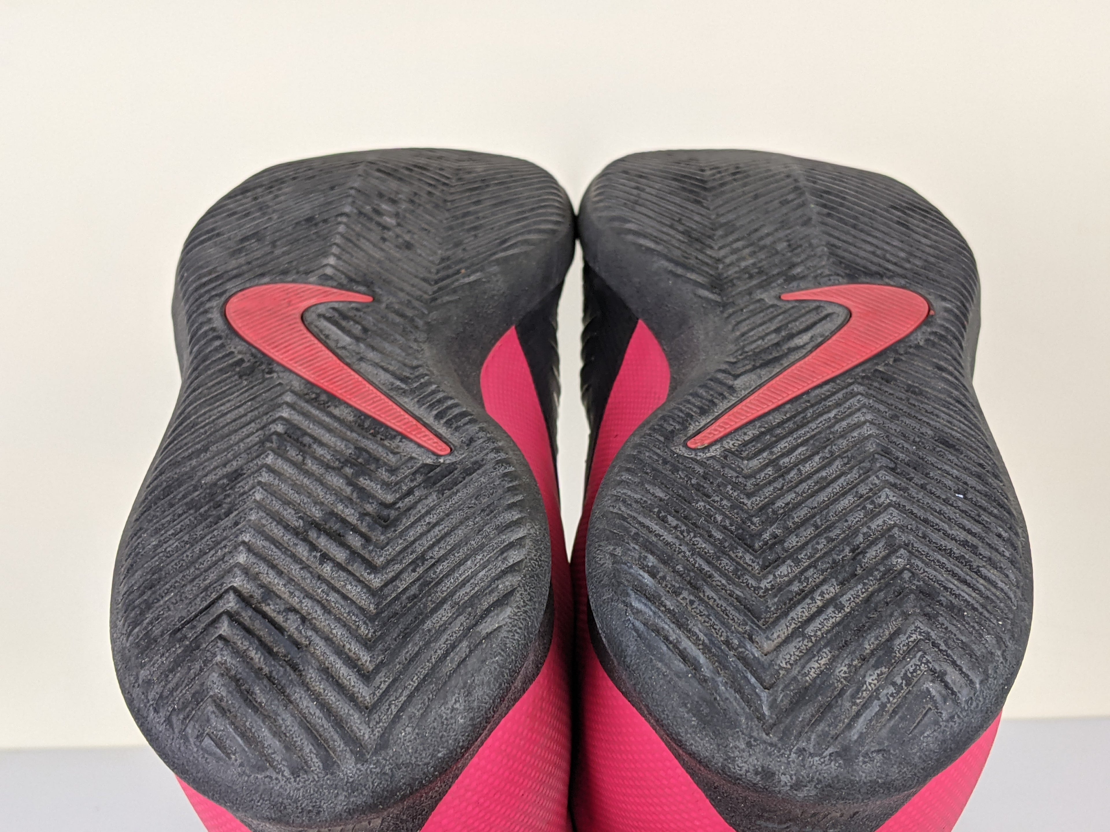 Nike Phantom Venom Club IC Future Lab - Laser Crimson/Metallic Silver/Black