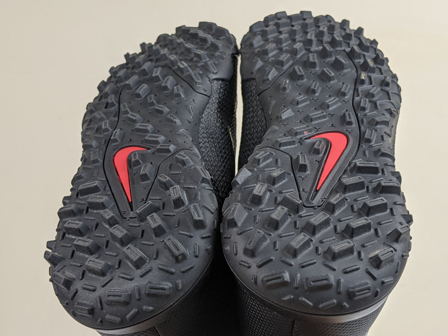 Nike Phantom GT 2 Club TF Shadow - Black/Summit White/Bright Crimson (Brand New)