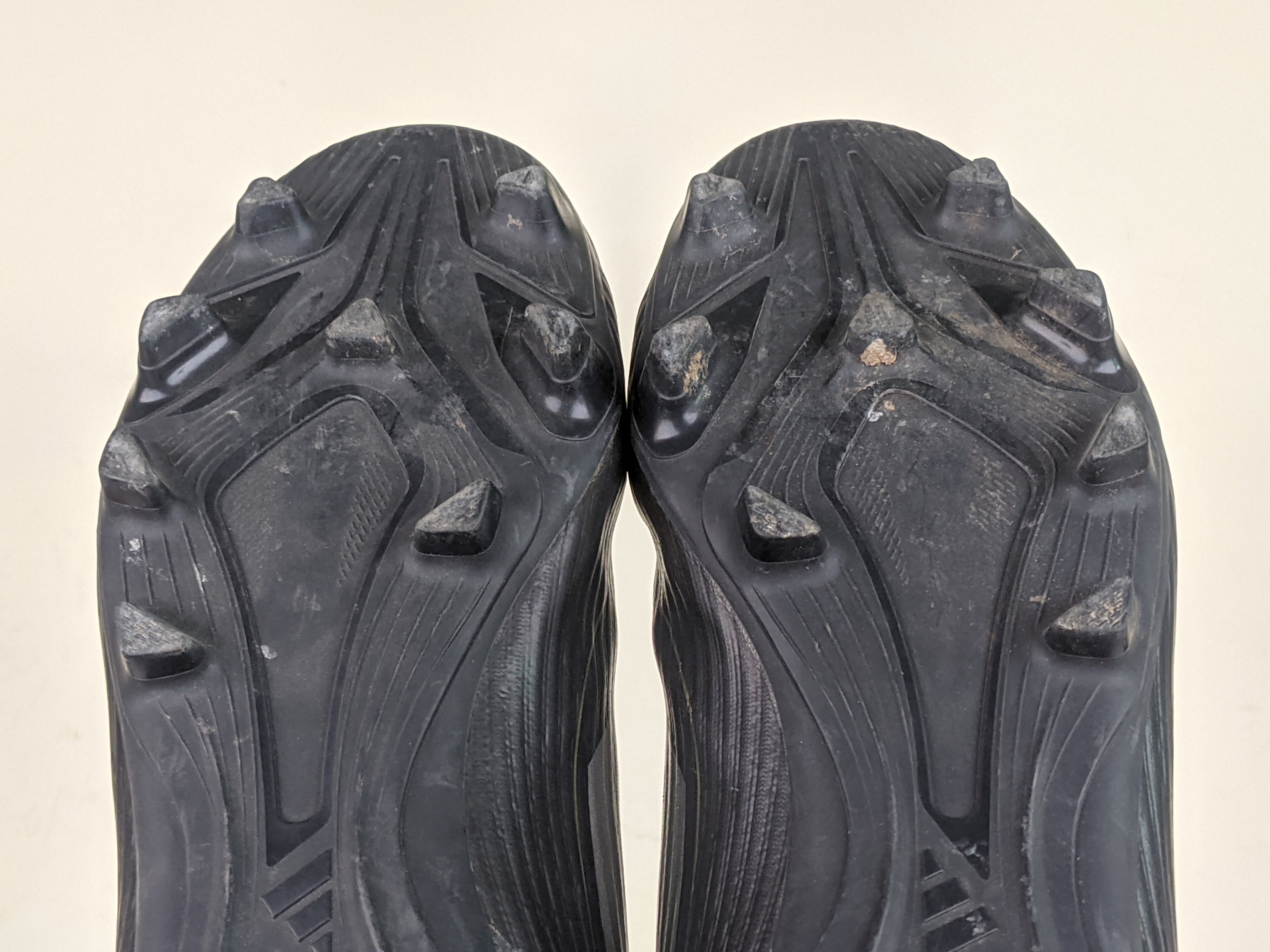 adidas F50 Club FxG Dark Spark - Core Black/Iron Metal/Gold Metallic