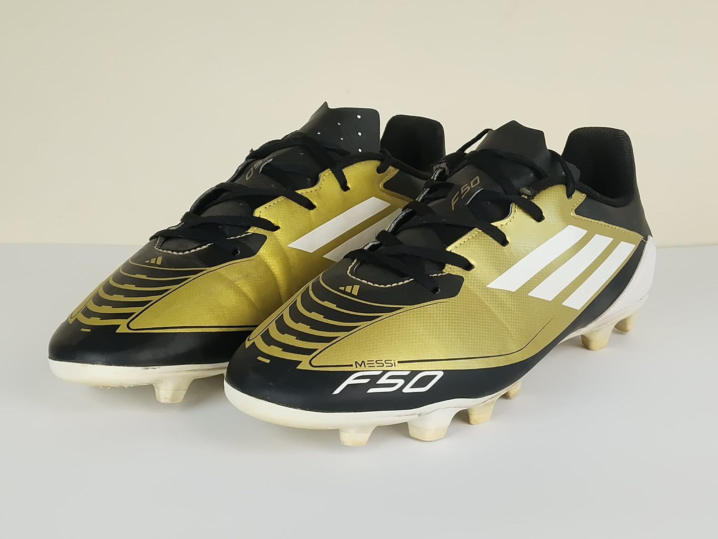 adidas F50 Messi Club FxG Triunfo Dorado - Gold Metallic/Footwear White/Core Black