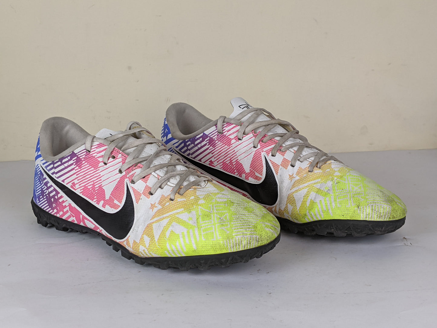 Nike Mercurial Vapor 13 Academy TF NJR Jogo Prismatico - White/Black/Racer Blue/Volt