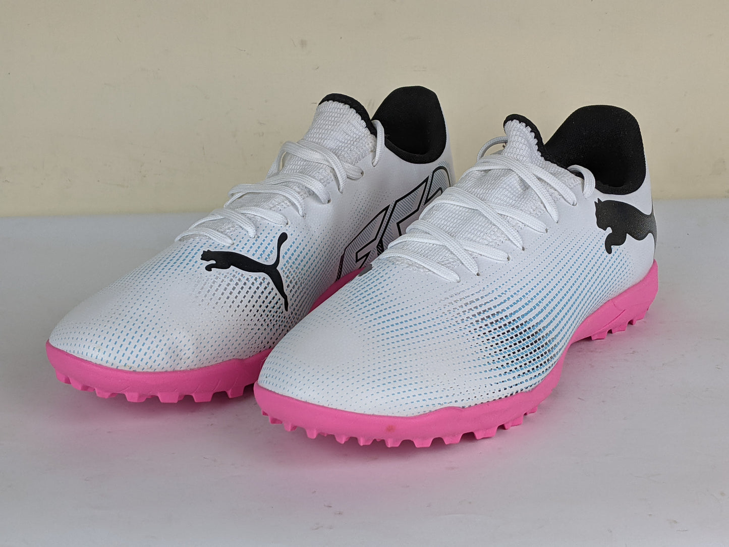 PUMA Future 7 Play TT Phenomenal - PUMA White/PUMA Black/Poison Pink (Brand New)