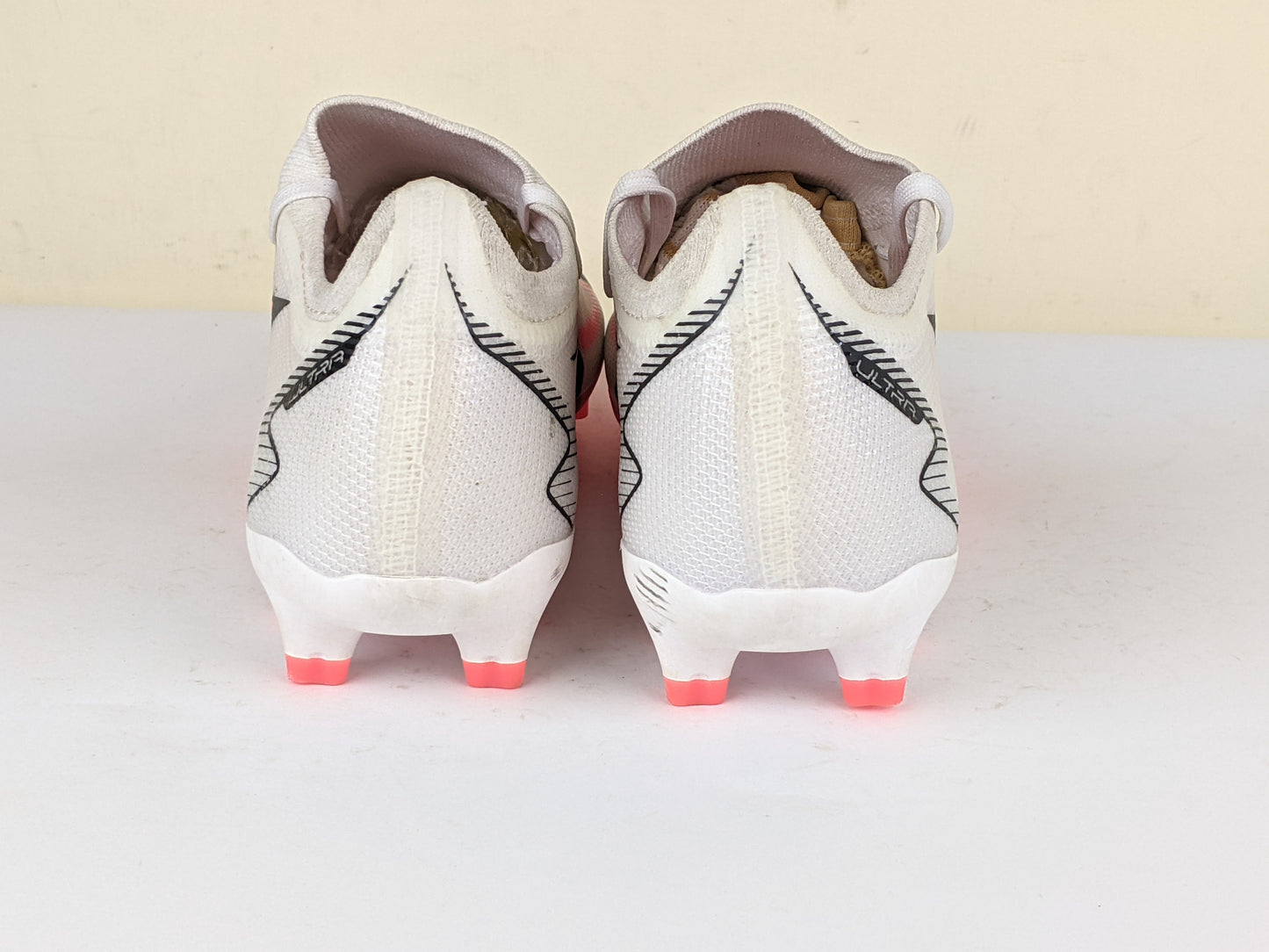 PUMA Ultra Match FG/AG Breakthrough - PUMA White/PUMA Black/Fire Orchid