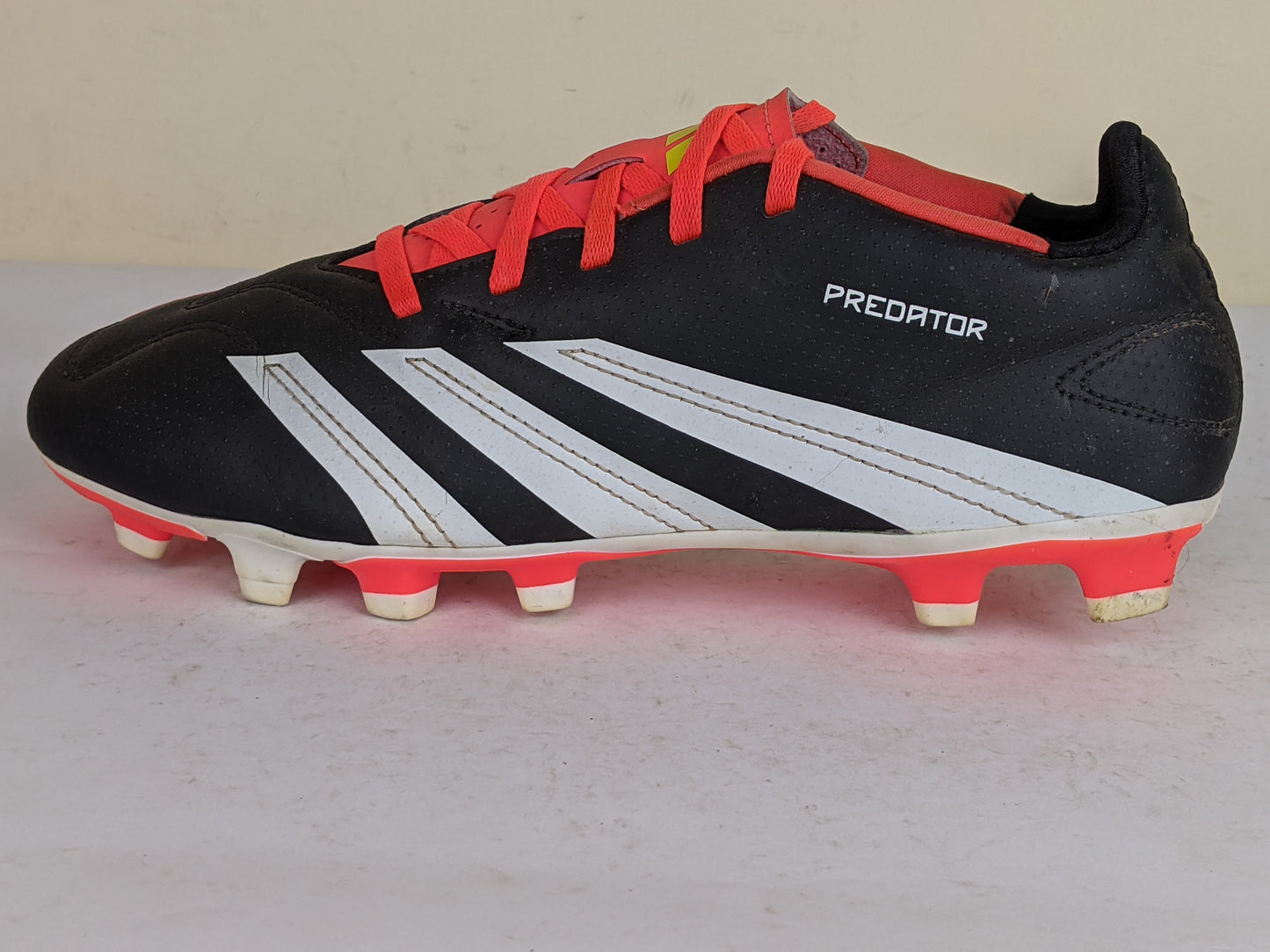 adidas Predator Club FxG Solar Energy - Core Black/Footwear White/Solar Red