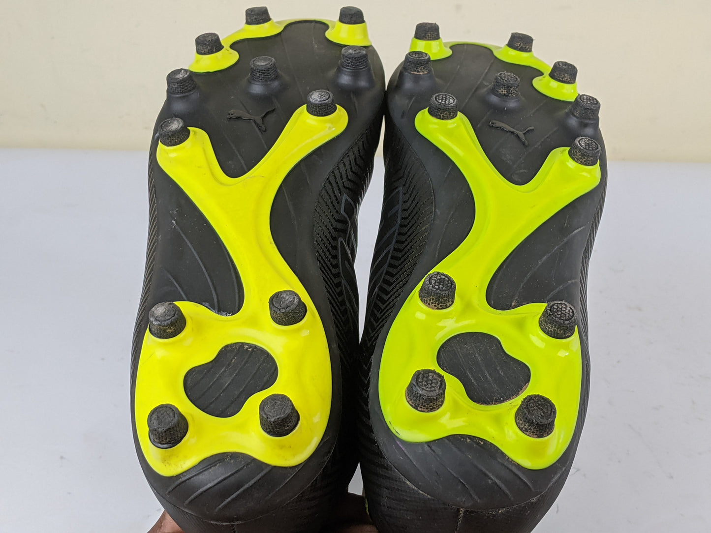 Puma Finesse Laceless FG 'Black/Yellow Alert