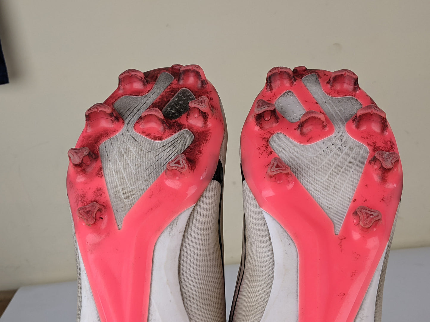 PUMA Ultra Pro FG/AG Breakthrough - White/Black/Fire Orchid