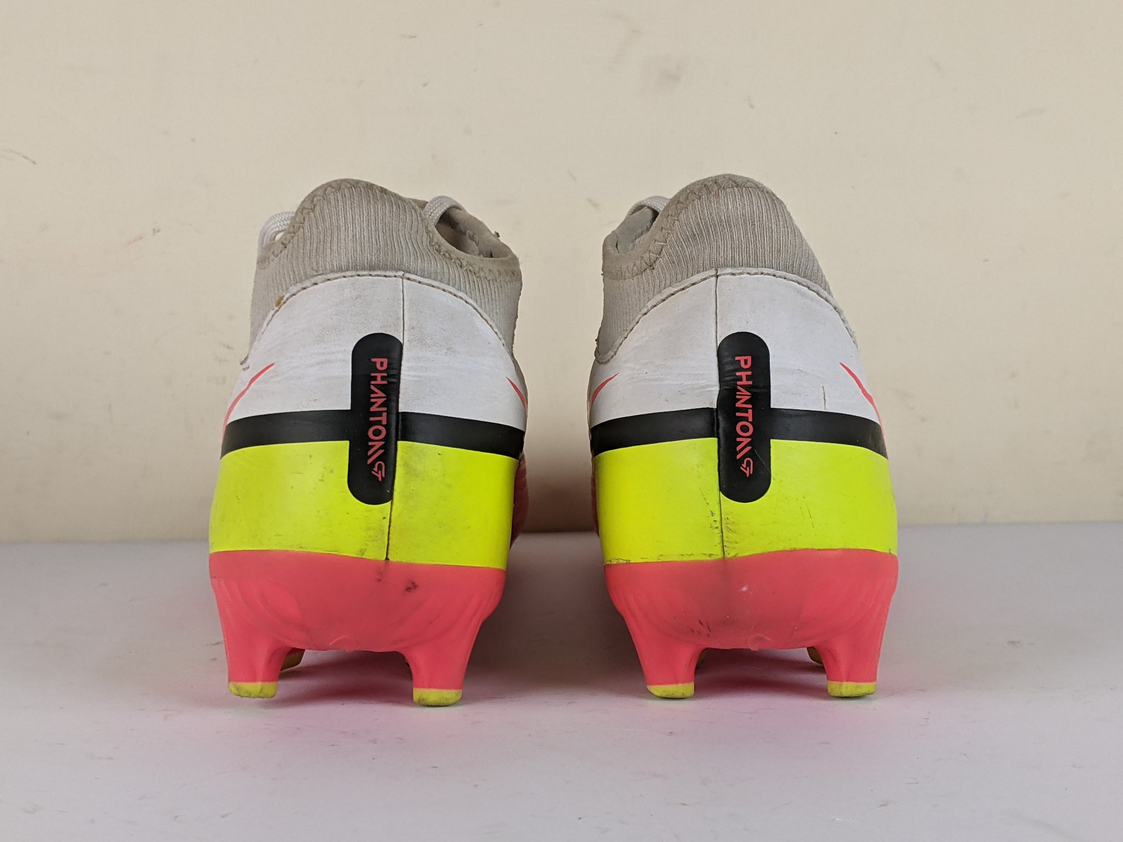 Nike Phantom GT 2 Academy DF MG Motivation - White/Bright Crimson/Volt