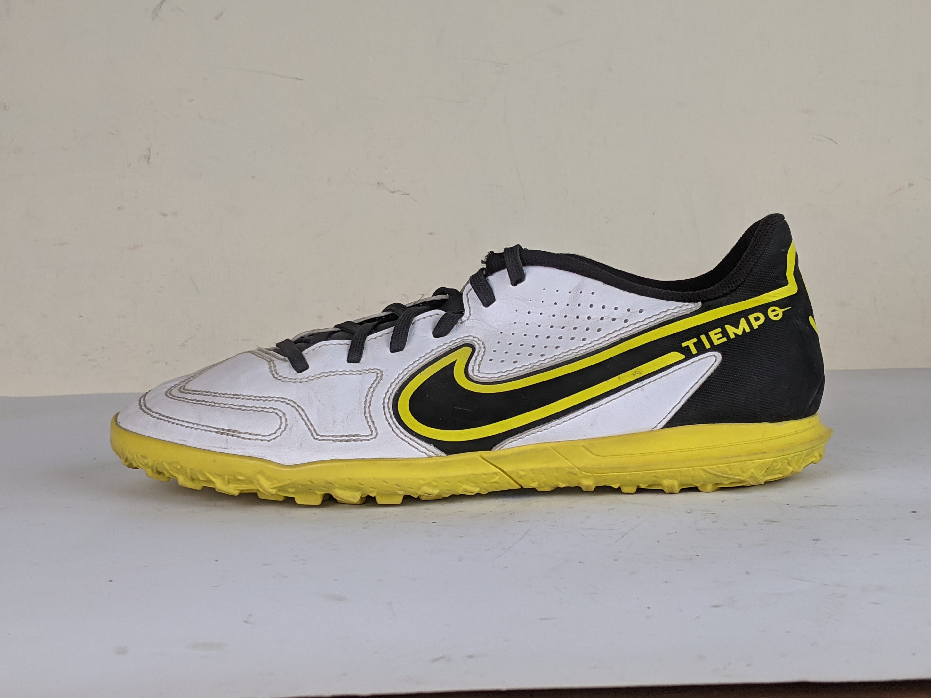 Nike Tiempo Legend 9 Club TF - White/Smoke Grey/Yellow