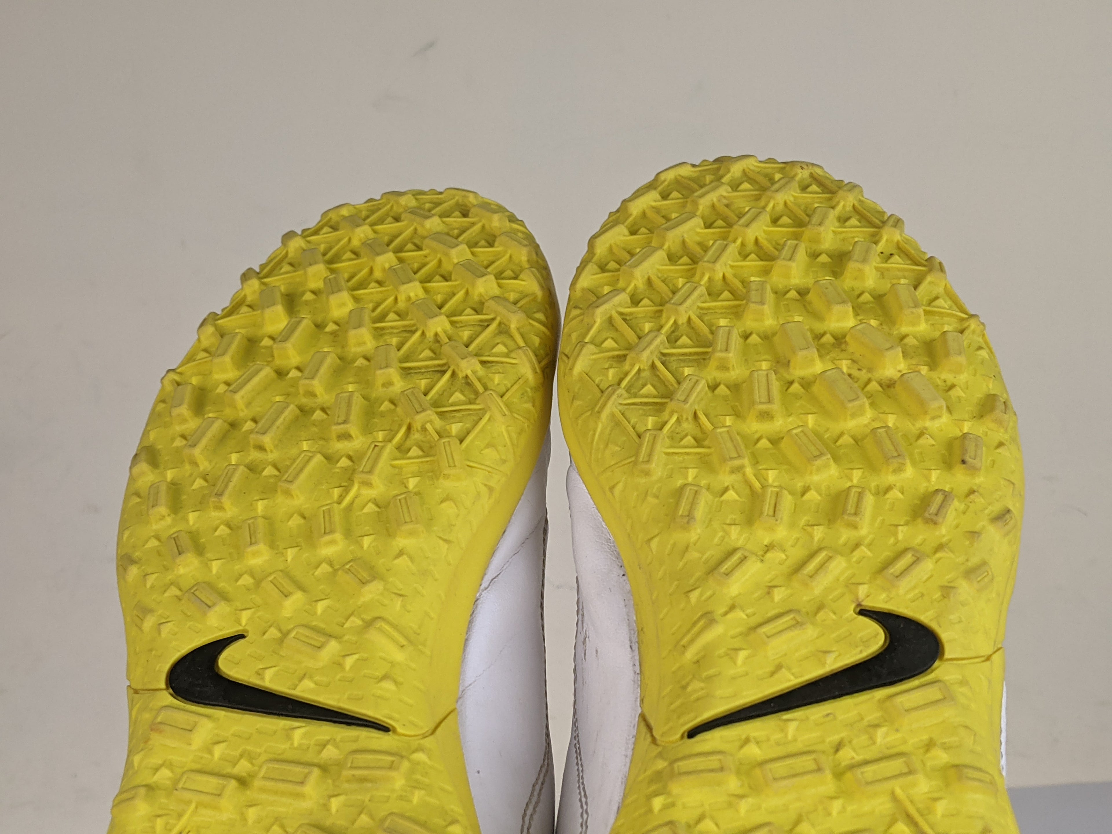 Nike Tiempo Legend 9 Club TF - White/Smoke Grey/Yellow
