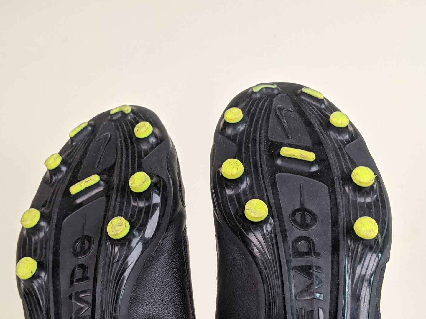 Nike Tiempo Legend 9 Club MG Black/Volt