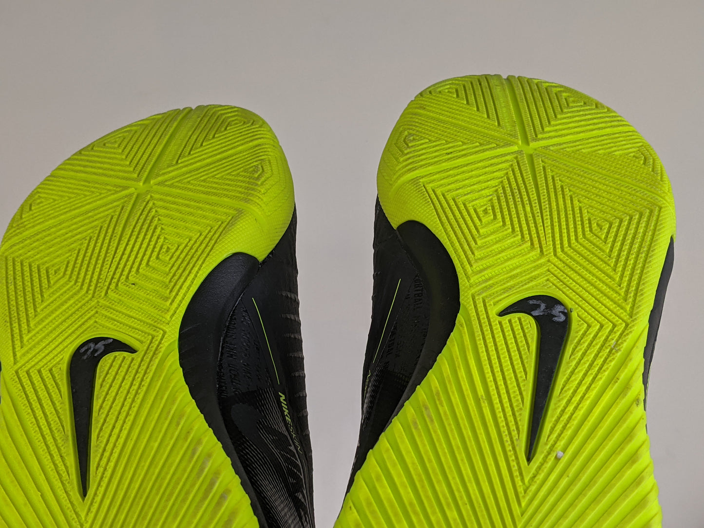 Nike Phantom Venom Academy IC 'Under The Radar Pack Black Volt'