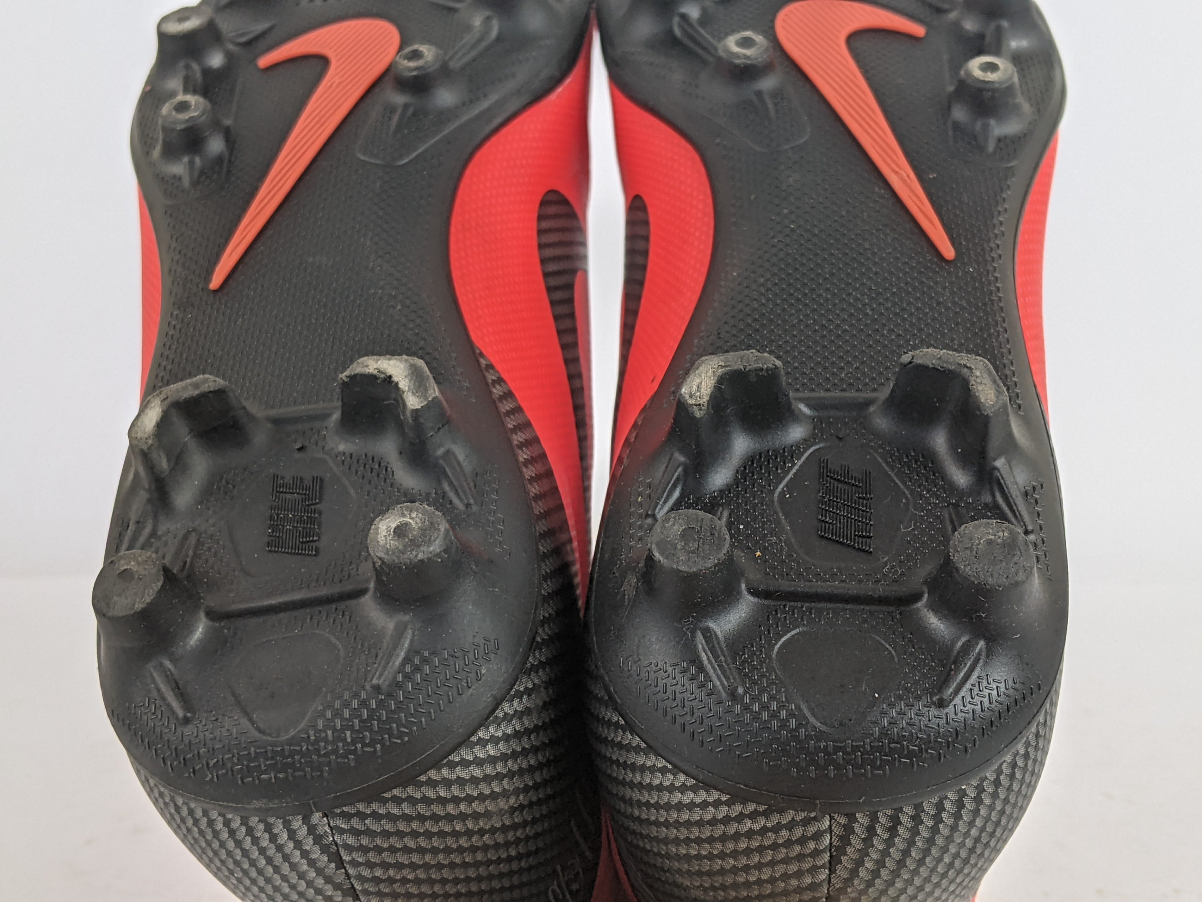 Nike Vapor 12 Club CR7 FG MG 'Solar Red Black'