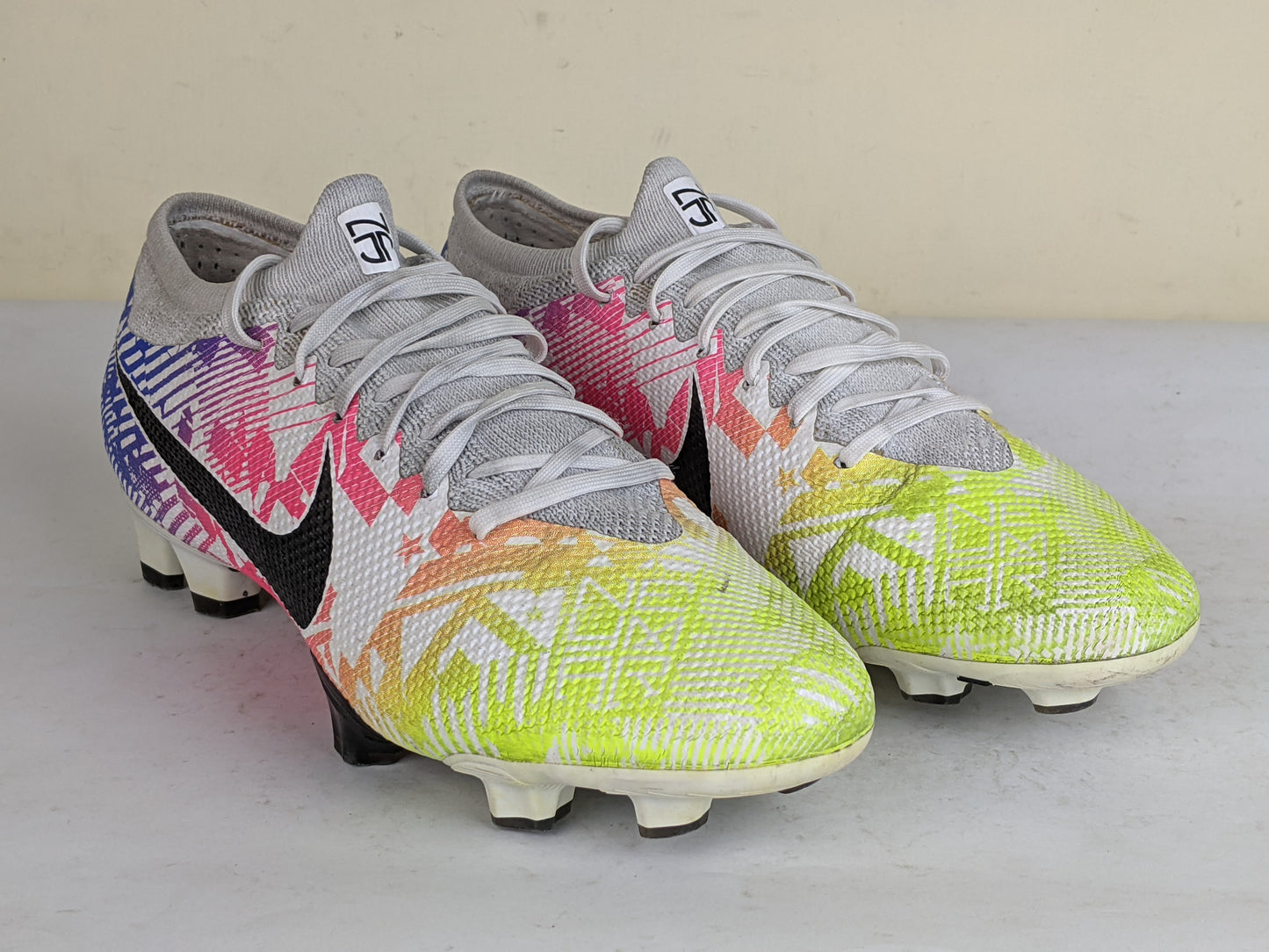 Nike Mercurial Vapor 13 Pro FG NJR Jogo Prismatico - White/Black/Racer Blue/Volt