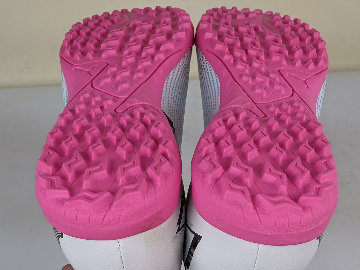 PUMA Future 7 Play TT Phenomenal - PUMA White/PUMA Black/Poison Pink (Brand New)