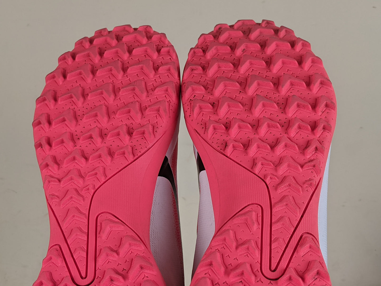 PUMA Ultra Play TT Breakthrough - White/Black/Fire Orchid