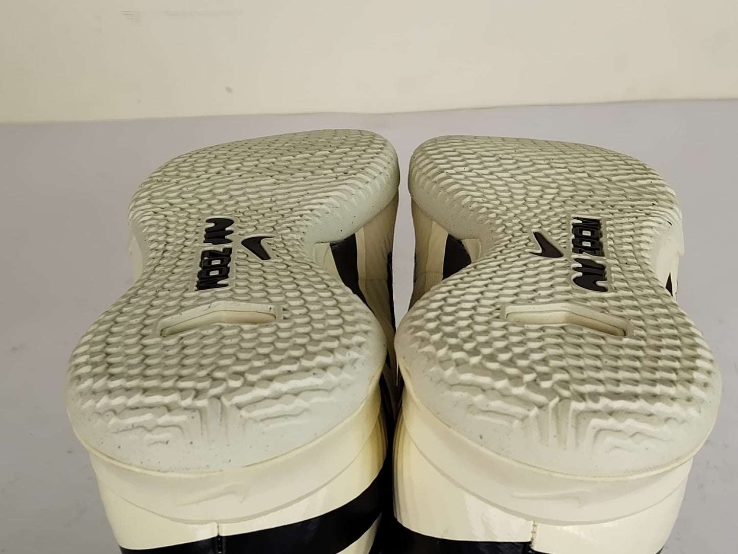 Nike Air Zoom Mercurial Vapor 15 Academy IC Mad Ready - Lemonade/Black (Brand New)