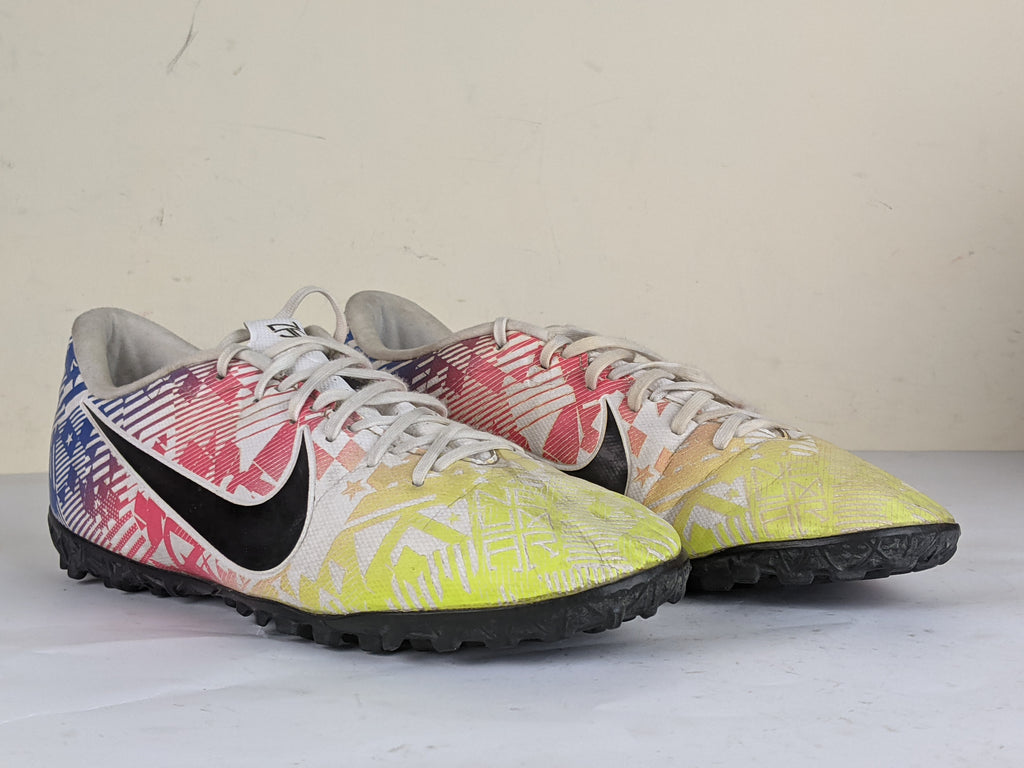 Nike Mercurial Vapor 13 Academy TF NJR Jogo Prismatico - White/Black/Racer Blue/Volt