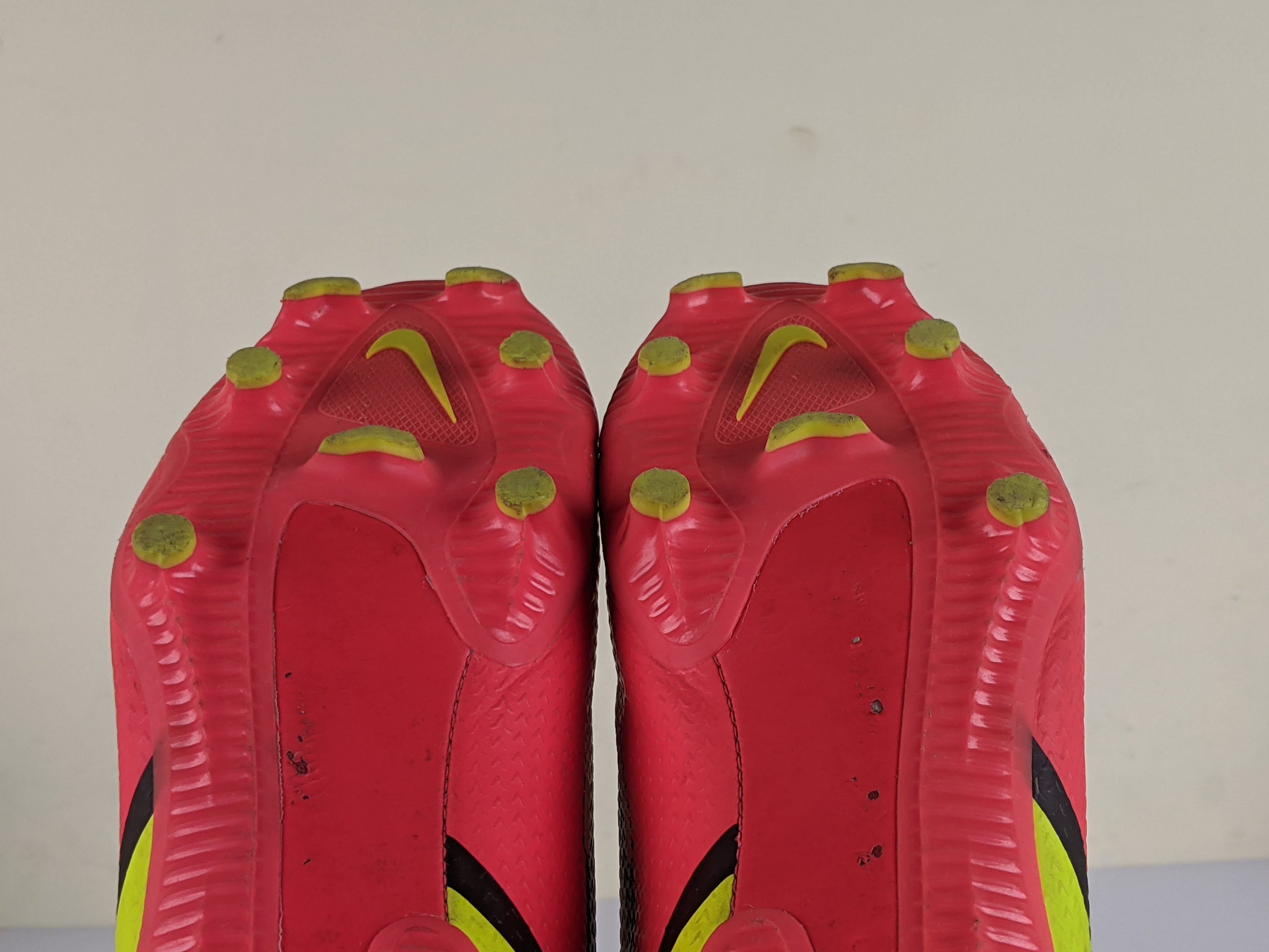 Nike Phantom GT 2 Academy DF MG Motivation - White/Bright Crimson/Volt