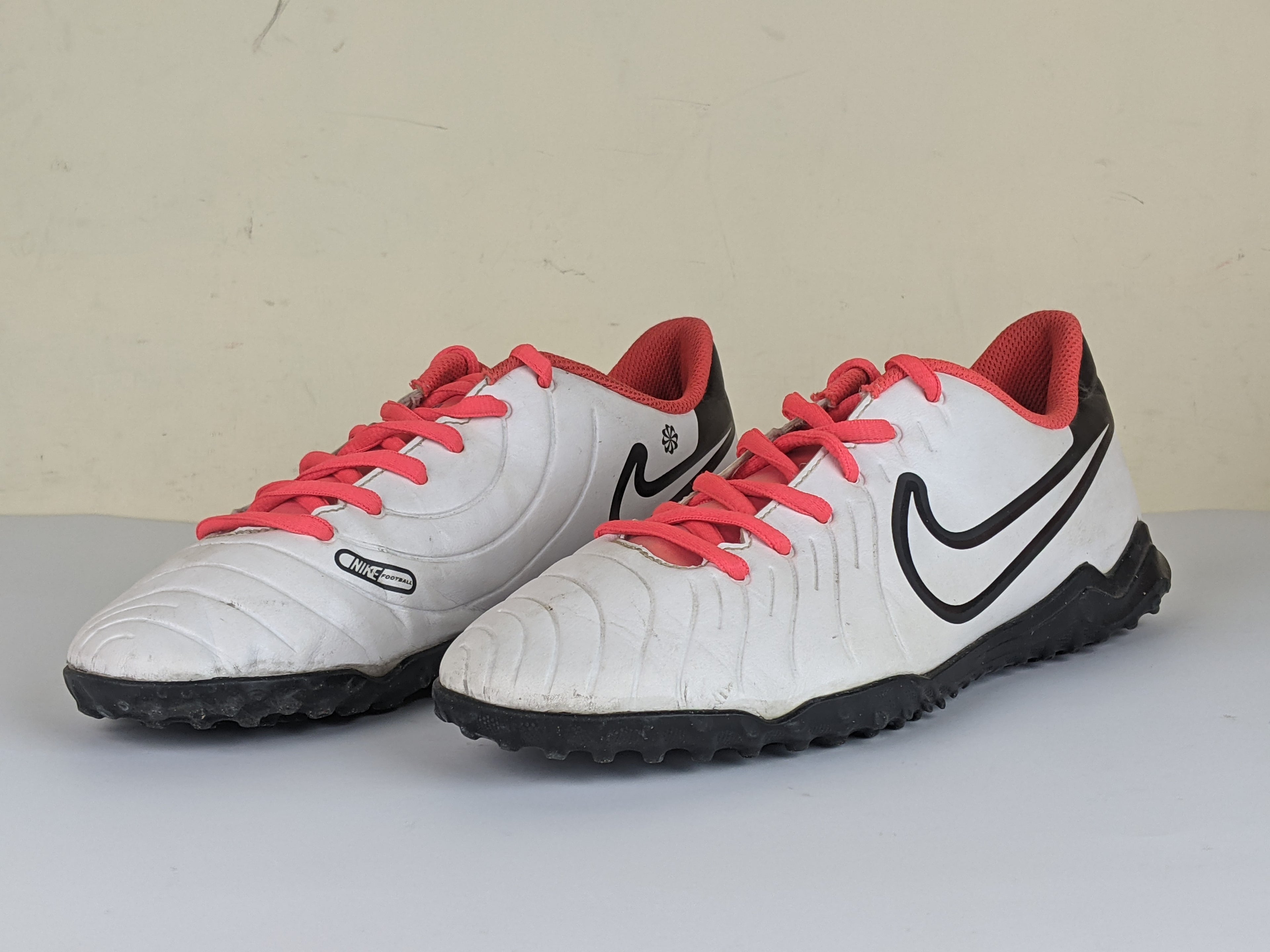 Nike Tiempo Legend 10 Club TF Ready - White/Black/Bright Crimson