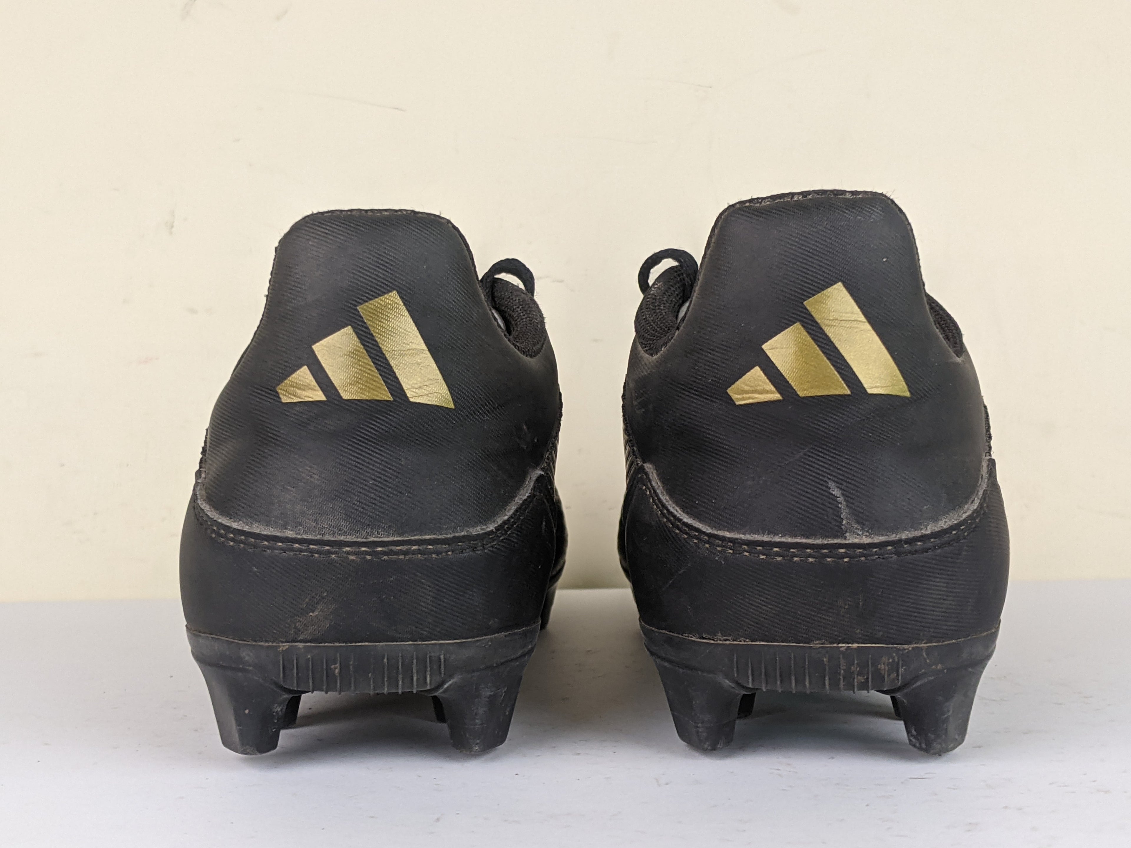 adidas F50 Club FxG Dark Spark - Core Black/Iron Metal/Gold Metallic
