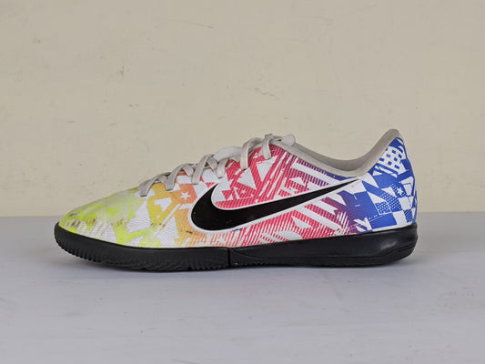 Nike Mercurial Vapor 13 Academy IC NJR Jogo Prismatico - White/Black/Racer Blue/Volt Kids