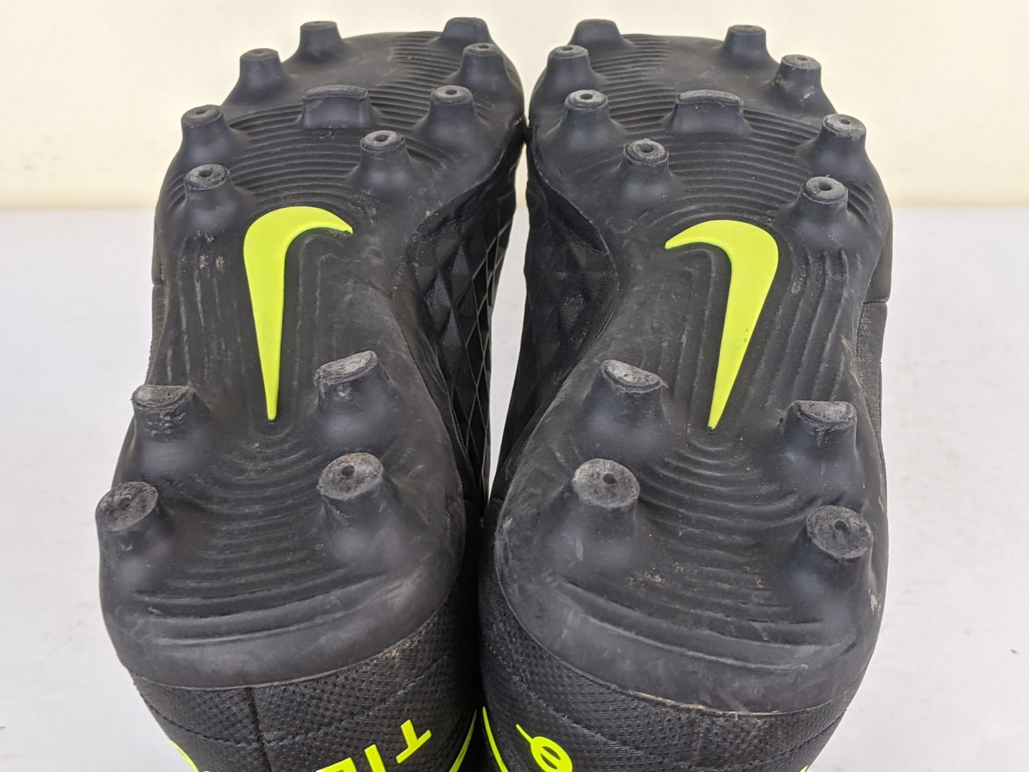 Nike Tiempo Legend 8 Club MG- Black/Yellow/Dark Smoke Grey Kids