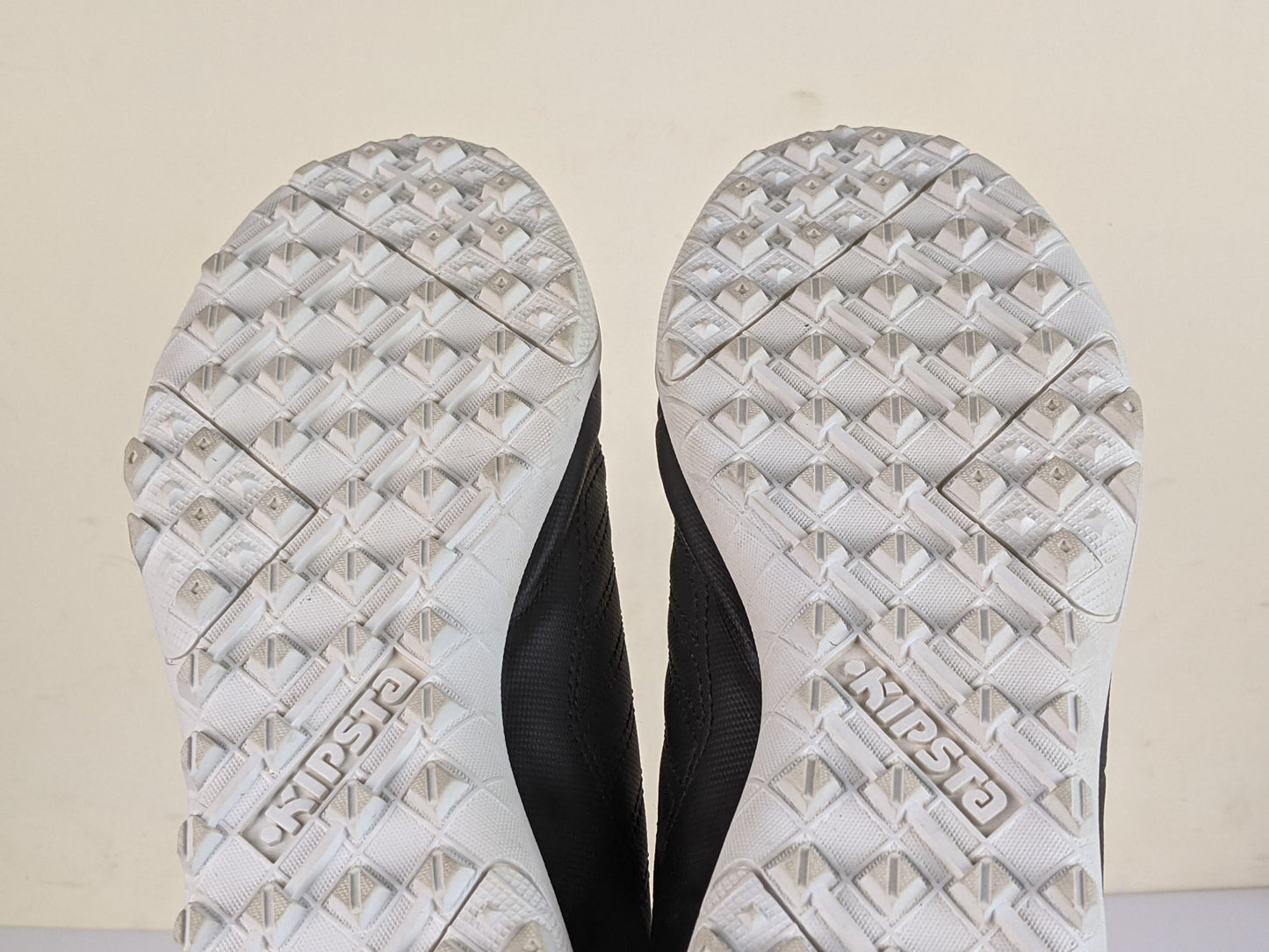 Kipsta Agility 100 HG TF 'Black/White