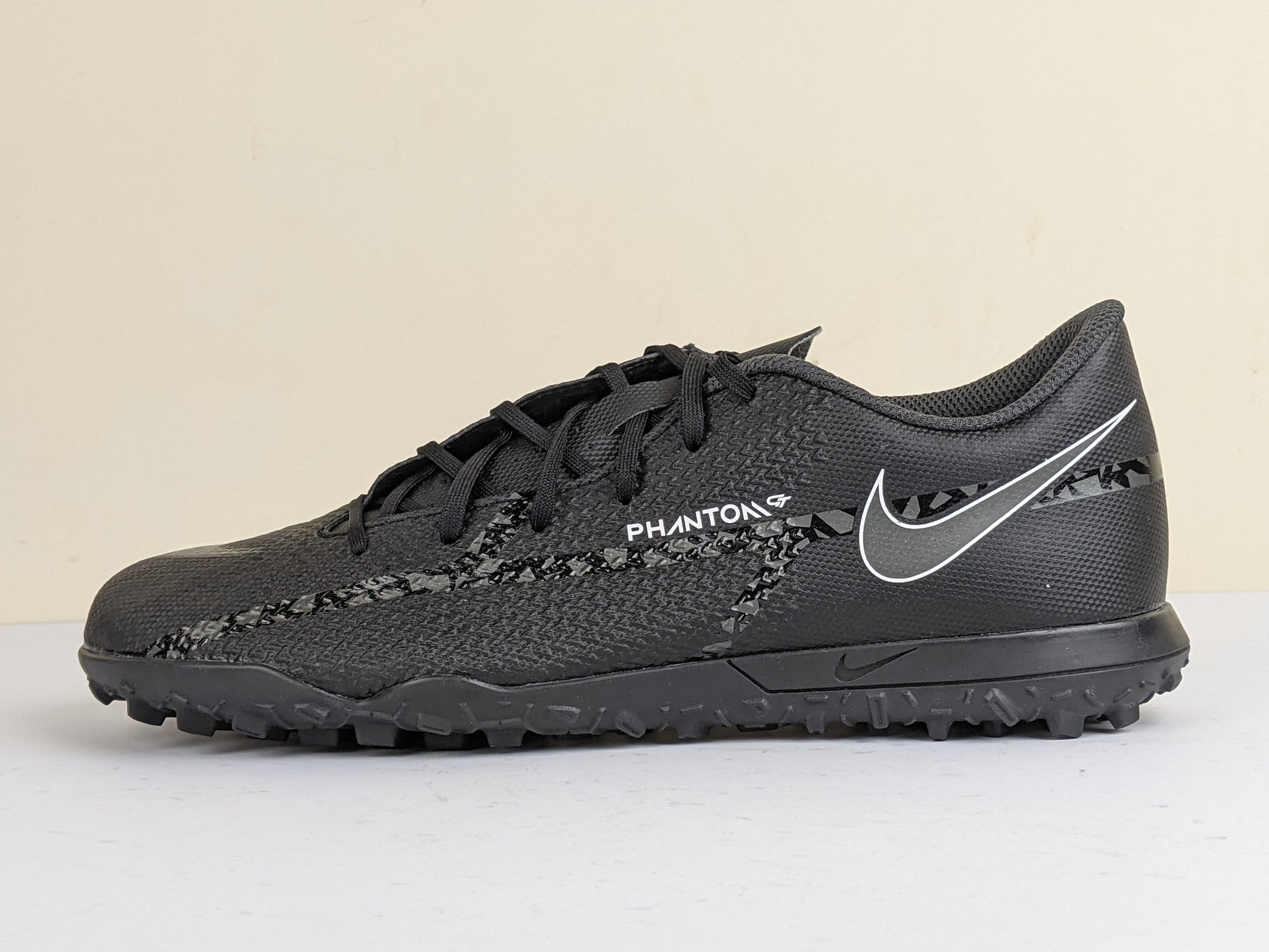 Nike Phantom GT 2 Club TF Shadow - Black/Summit White/Bright Crimson (Brand New)