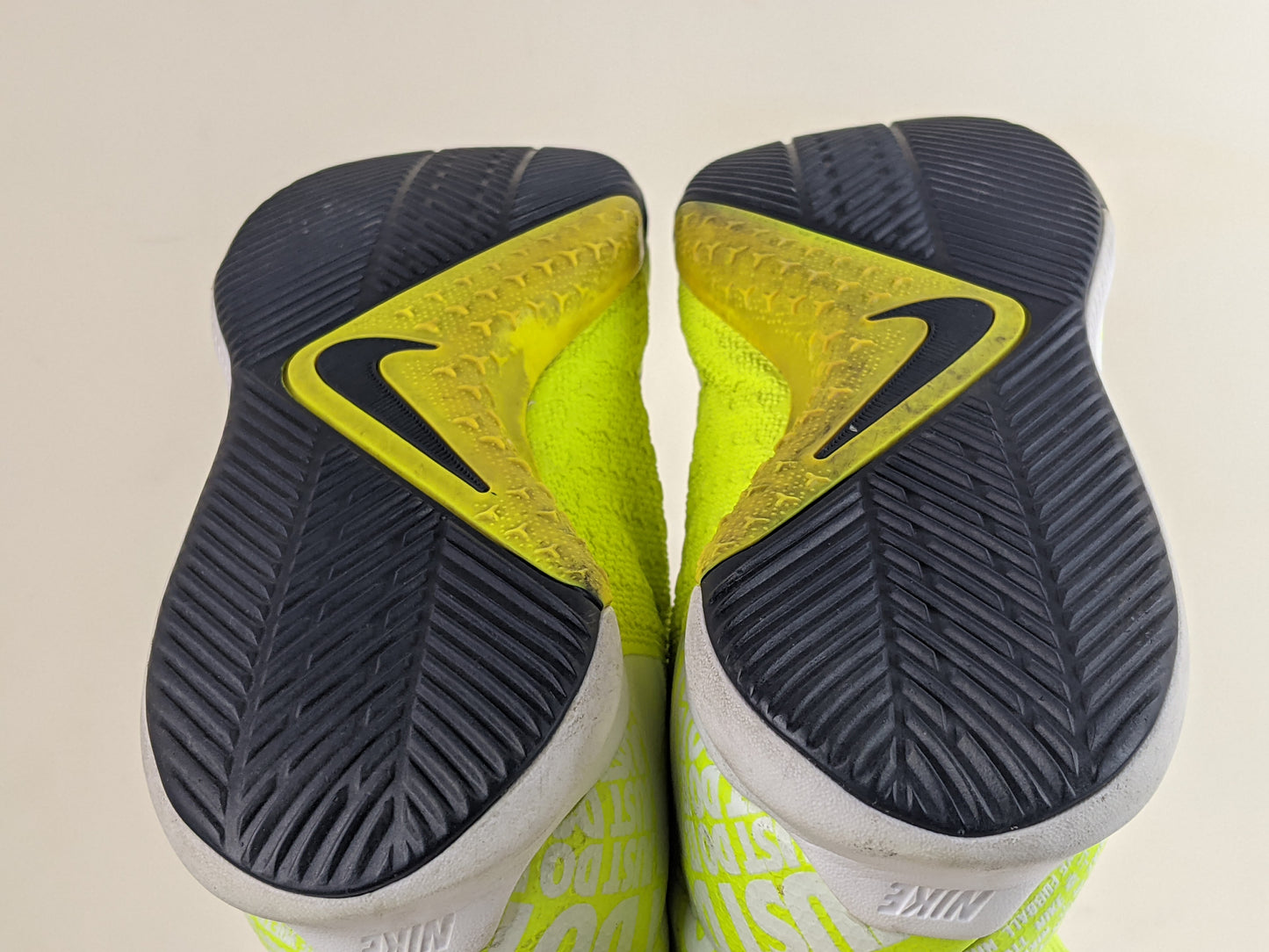 Nike Phantom VSN Academy IC 'Volt