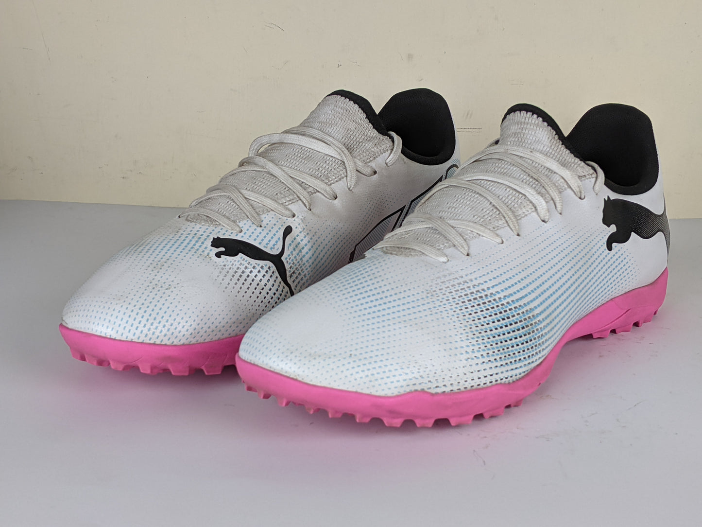 PUMA Future 7 Play TT Phenomenal - White/Black/Poison Pink
