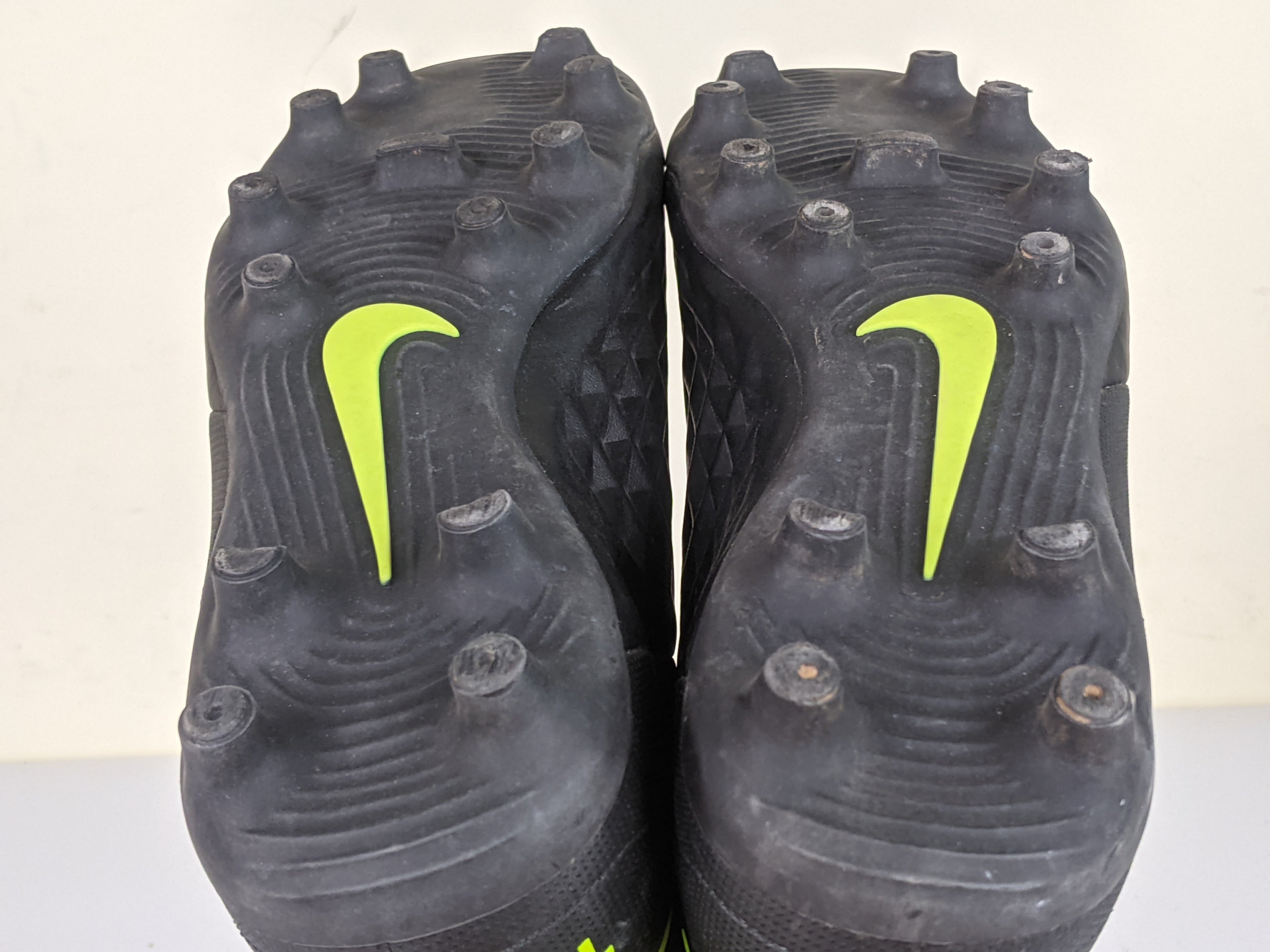 Nike Tiempo Legend 8 Club MG 'Black Volt'