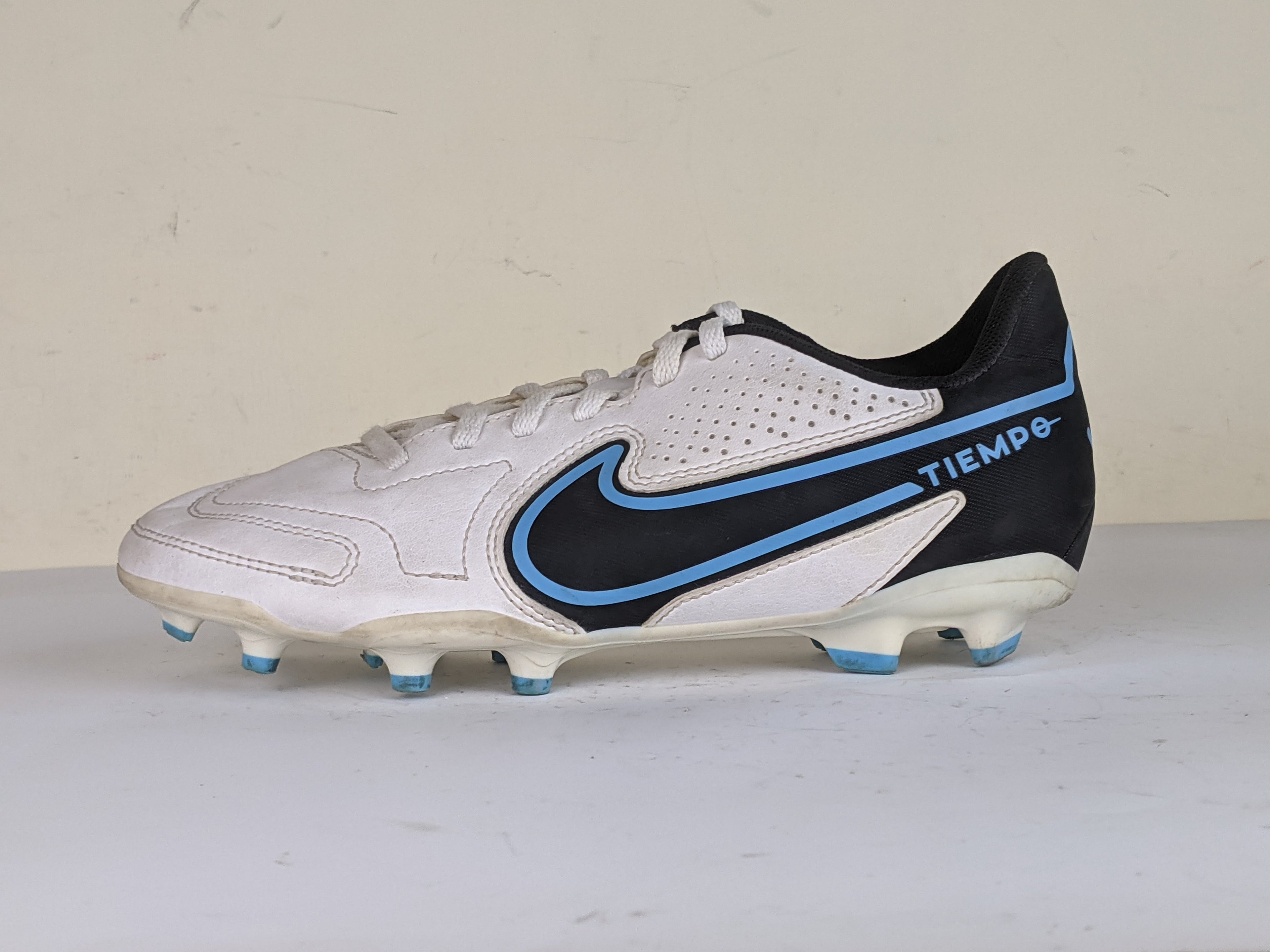 Nike Tiempo Legend 9 Club MG Blast - White/Black/Baltic Blue/Pink Blast Kids