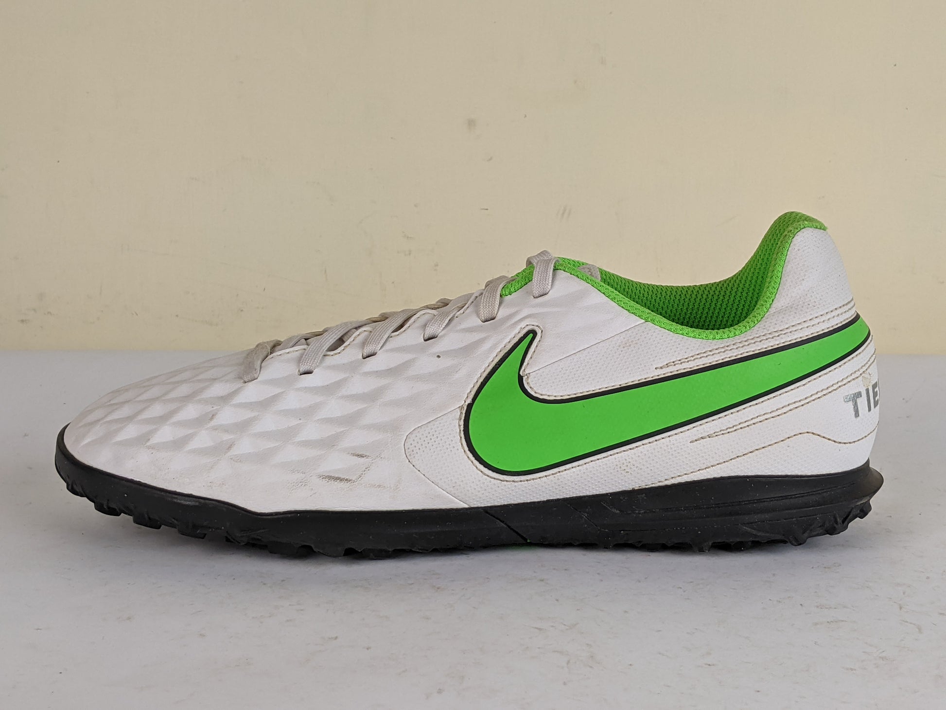 Nike Tiempo Legend 8 Club TF Spectrum - Platinum Tint/Rage Green
