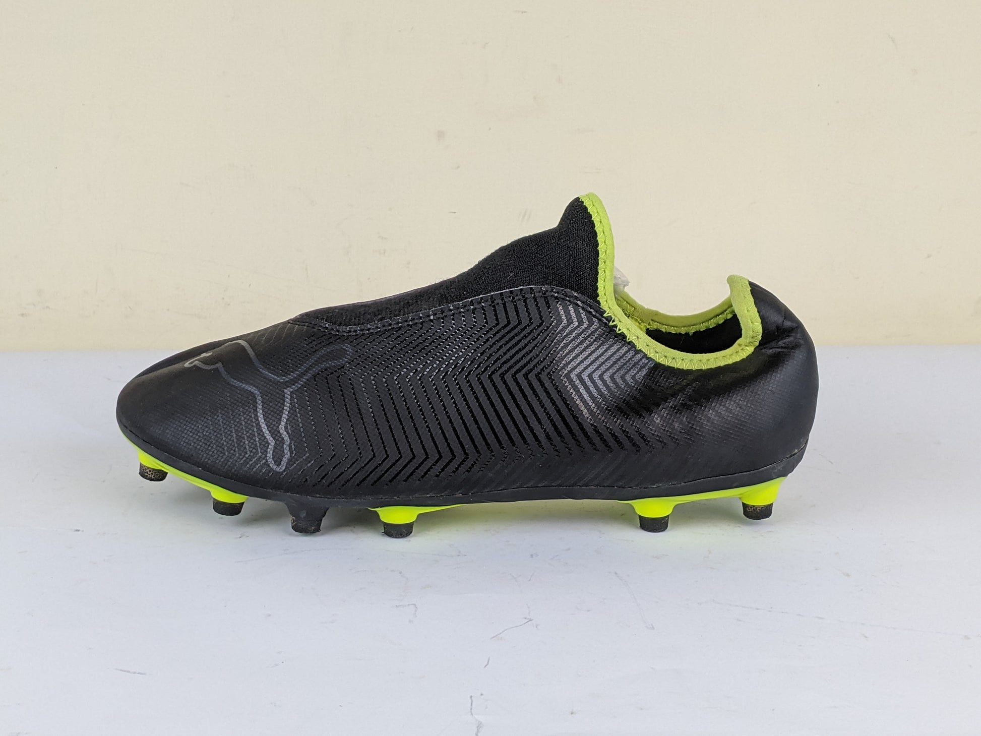 Puma Finesse Laceless FG 'Black/Yellow Alert