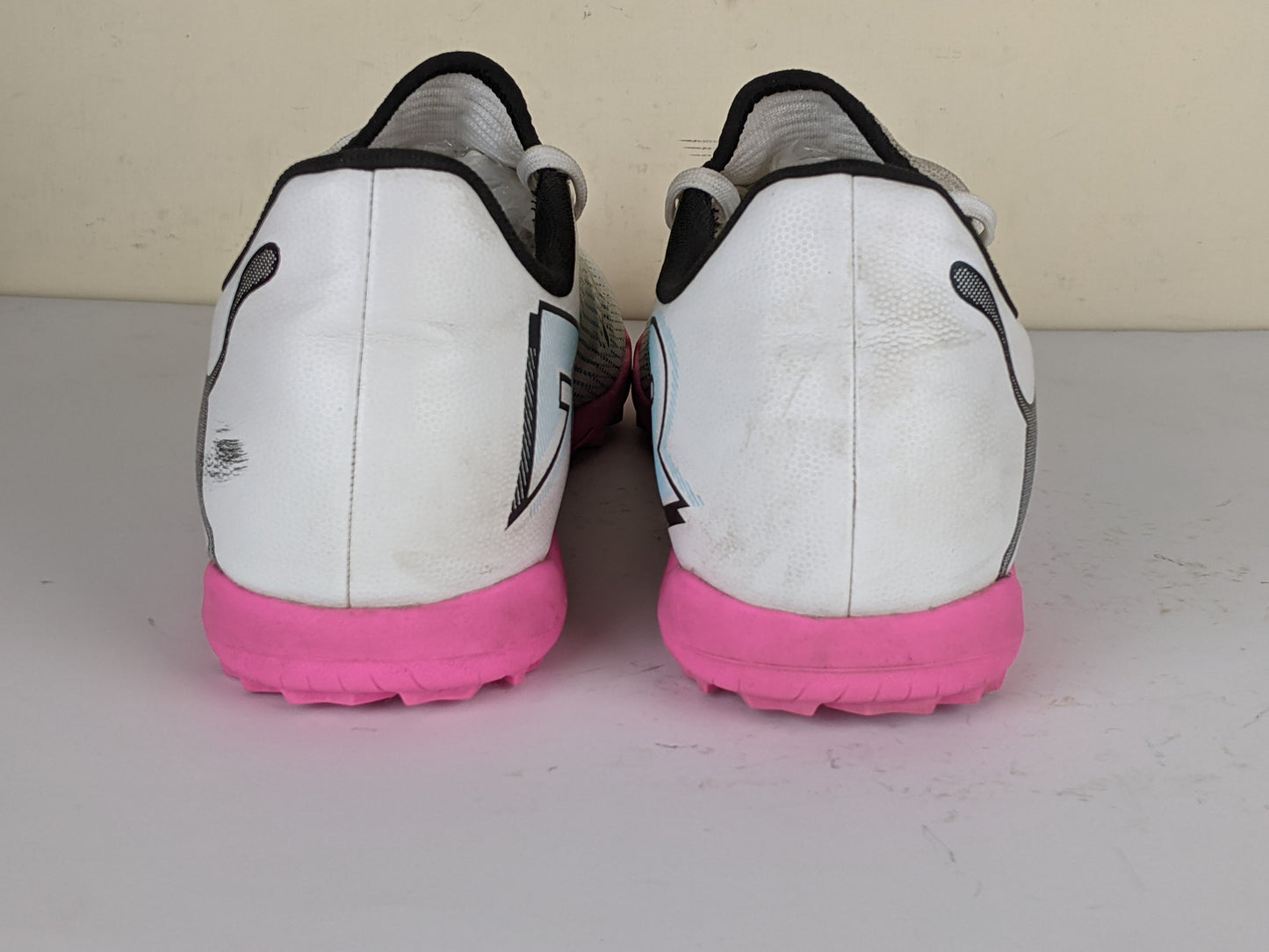 PUMA Future 7 Play TT Phenomenal - White/Black/Poison Pink