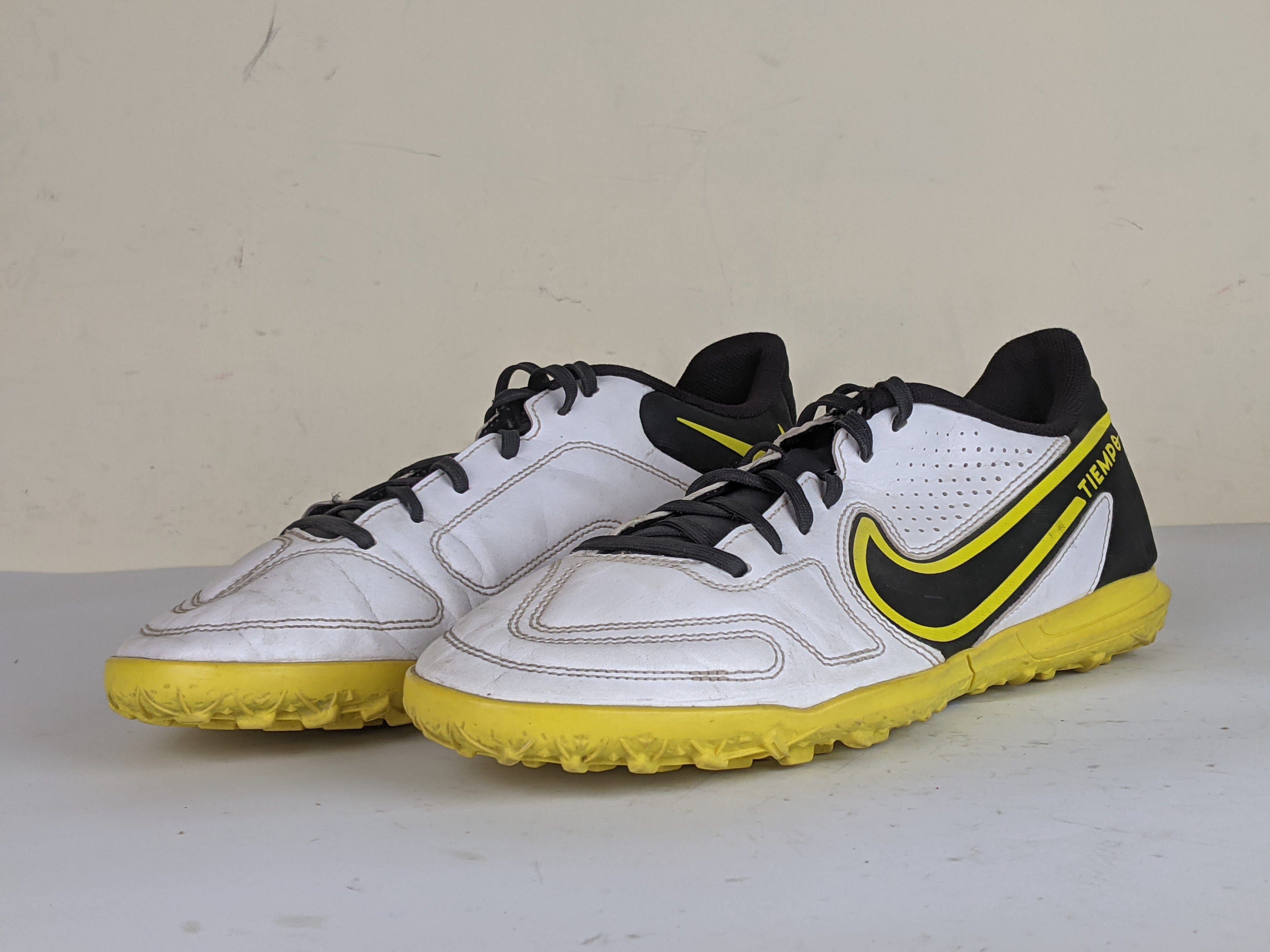 Nike Tiempo Legend 9 Club TF - White/Smoke Grey/Yellow