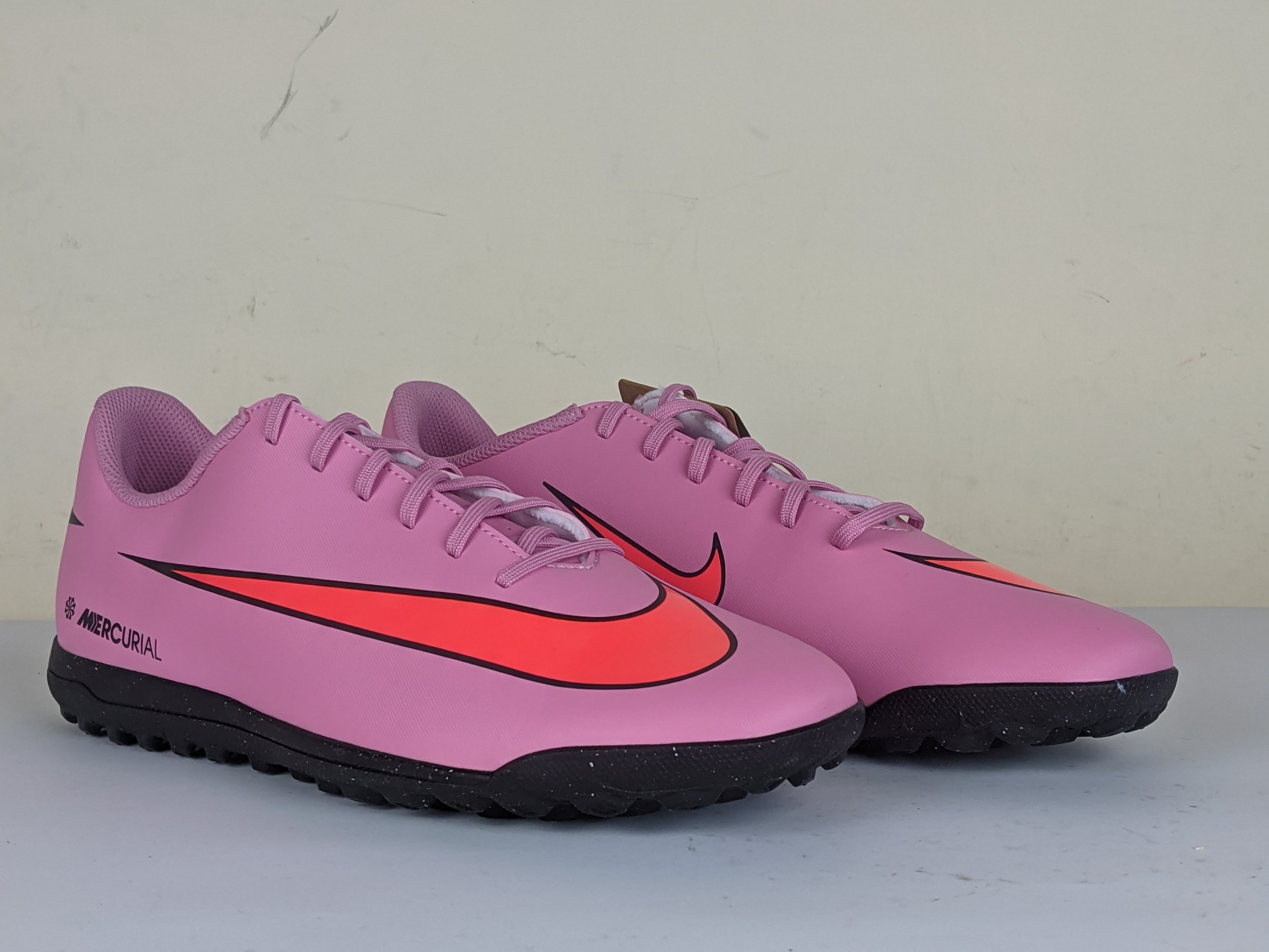 Nike Mercurial Vapor 16 Club TF Scary Good - Magic Flamingo/Black/Total Crimson (Brand New)